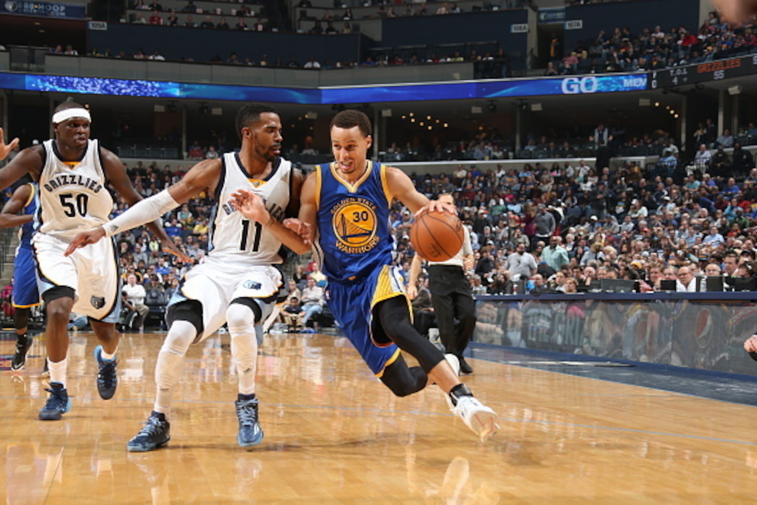 MEMPHIS, TN - MARCH 27: Stephen Curry #30 of the Golden State Warriors drives to the basket against Mike Conley #11 of the Memphis Grizzlies on March 27, 2015 at FedExForum in Memphis, Tennessee. NOTE TO USER: User expressly acknowledges and agrees that, MEMPHIS, TN - MARCH 27: Stephen Curry #30 of the Golden State Warriors drives to the basket against Mike Conley #11 of the Memphis Grizzlies on March 27, 2015 at FedExForum in Memphis, Tennessee. NOTE TO USER: User expressly acknowledges and agrees that,