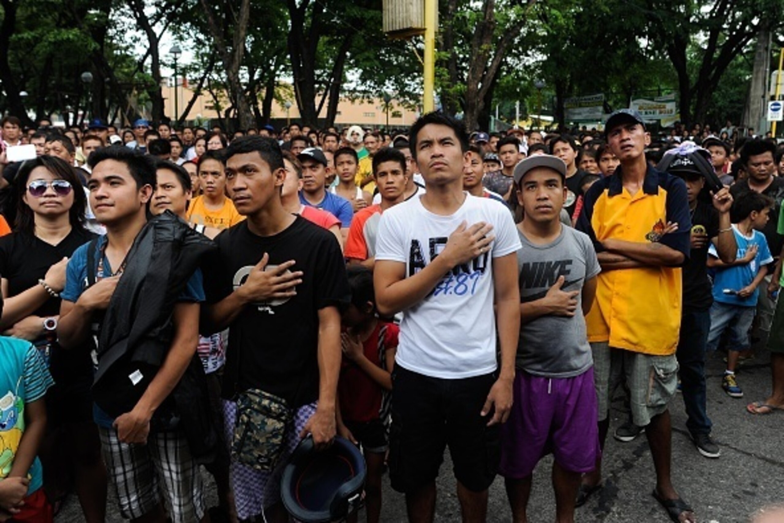 MANILA, PHILIPPINES - MAY 03:  Filipinos watch the fight for free between Floyd Mayweather and Manny Pacquiao at a public plaza on May 3, 2015 in Marikina City, Philippines. Mayweather Jr. won the unanimous decision victory during the welterweight unifica