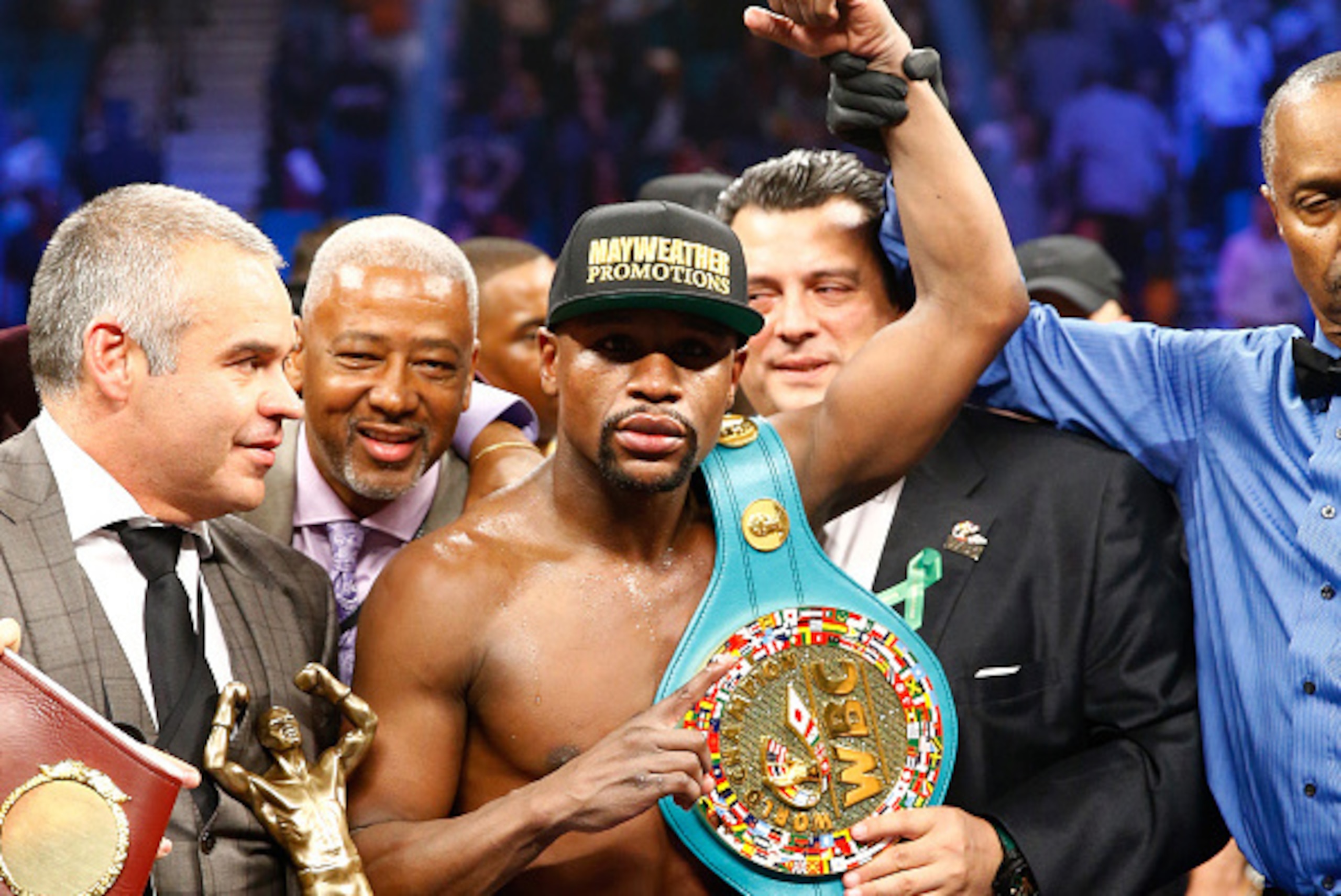 LAS VEGAS, NV - MAY 02:  Floyd Mayweather Jr. celebrates the unanimous decision victory during the welterweight unification championship bout on May 2, 2015 at MGM Grand Garden Arena in Las Vegas, Nevada.  (Photo by Al Bello/Getty Images)