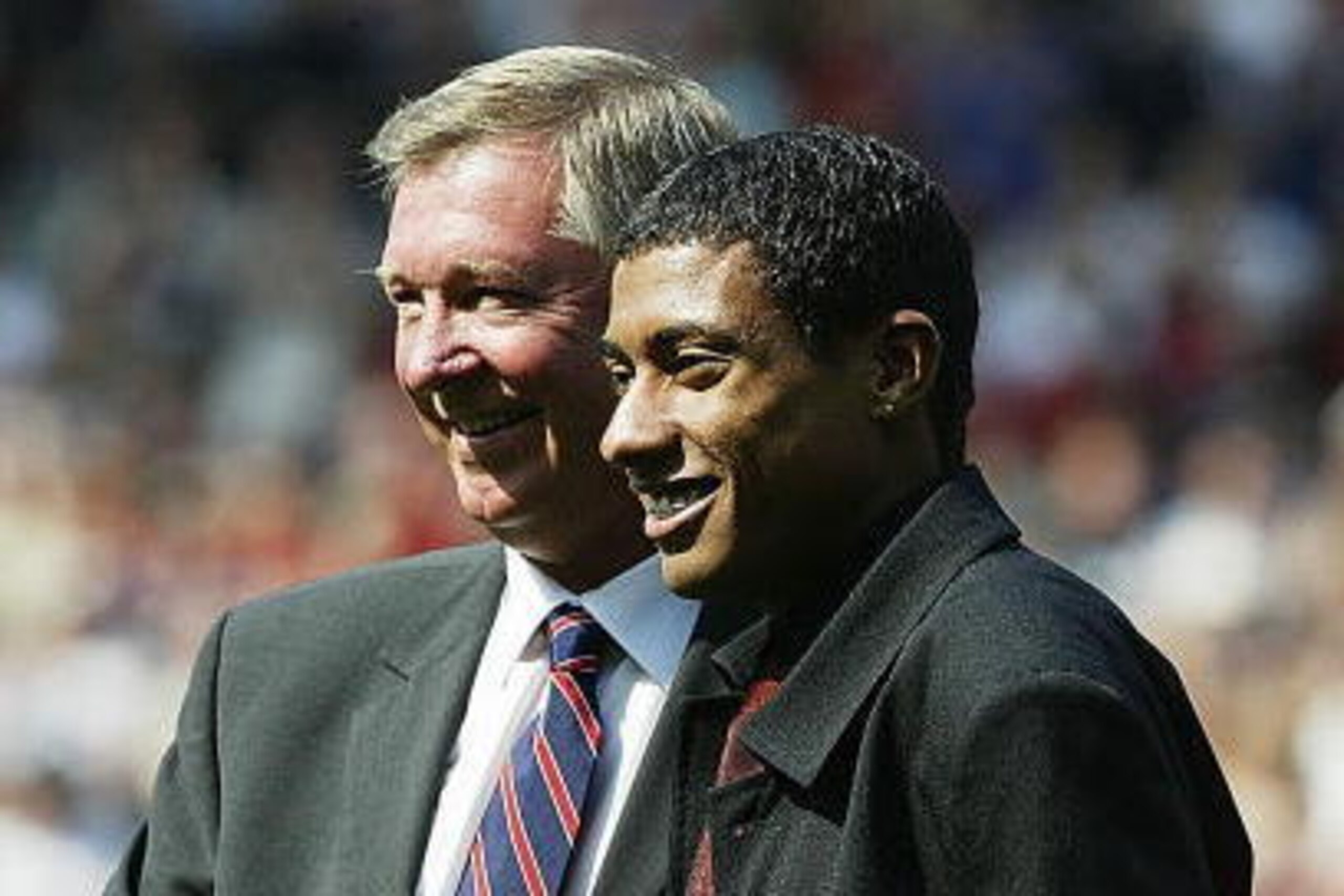 MANCHESTER, ENGLAND - AUGUST 16:  Sir Alex Ferguson with new signing Kleberson during the FA Barclaycard Premiership match between Manchester United and Bolton Wanderers at Old Trafford on August 16, 2003 in Manchester, England. (Photo by Alex Livesey/Get