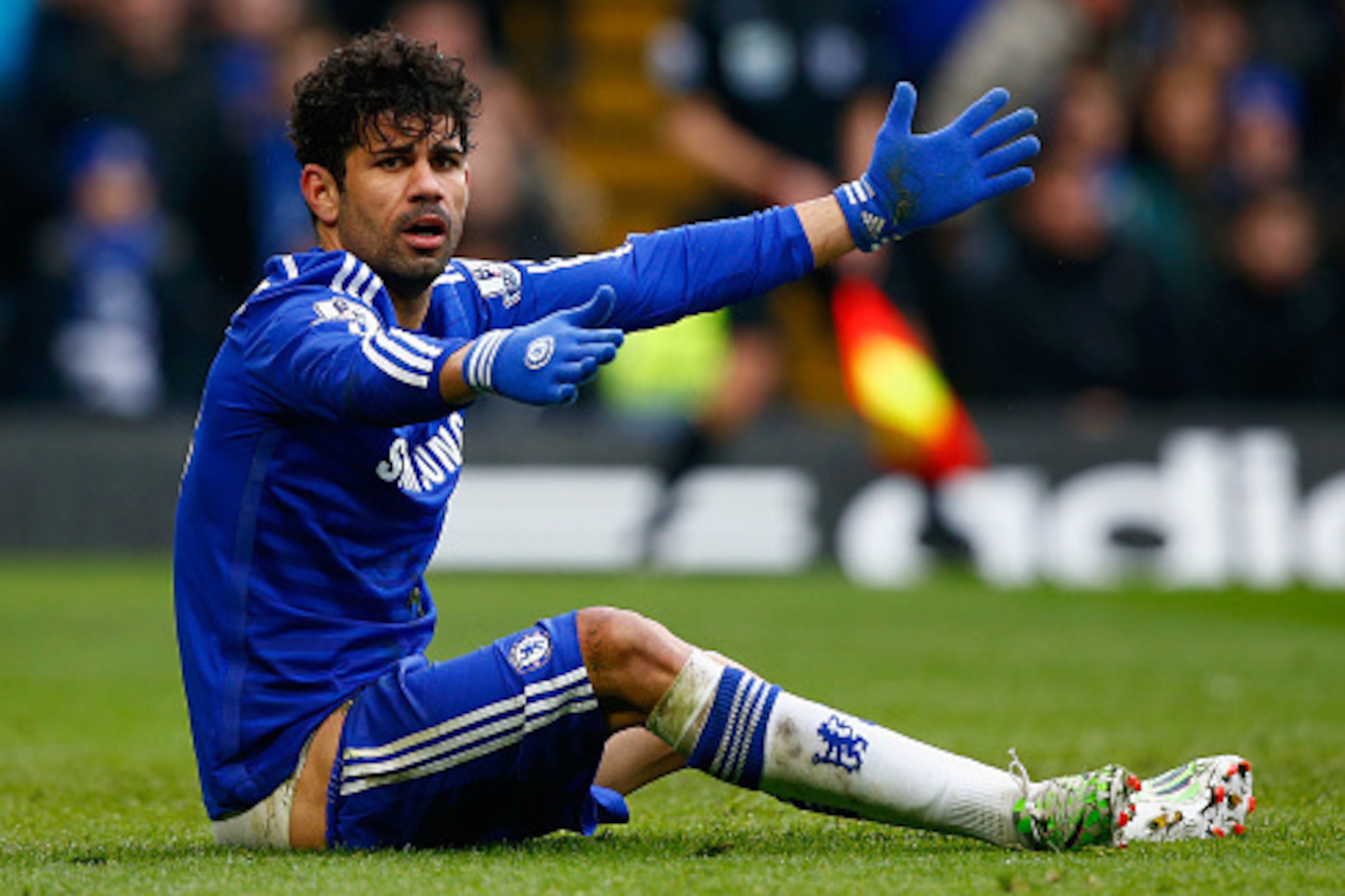 LONDON, ENGLAND - MARCH 15: Diego Costa of Chelsea appeals after going down in the area during the Barclays Premier League match between Chelsea and Southampton at Stamford Bridge on March 15, 2015 in London, England.  (Photo by Clive Rose/Getty Images)