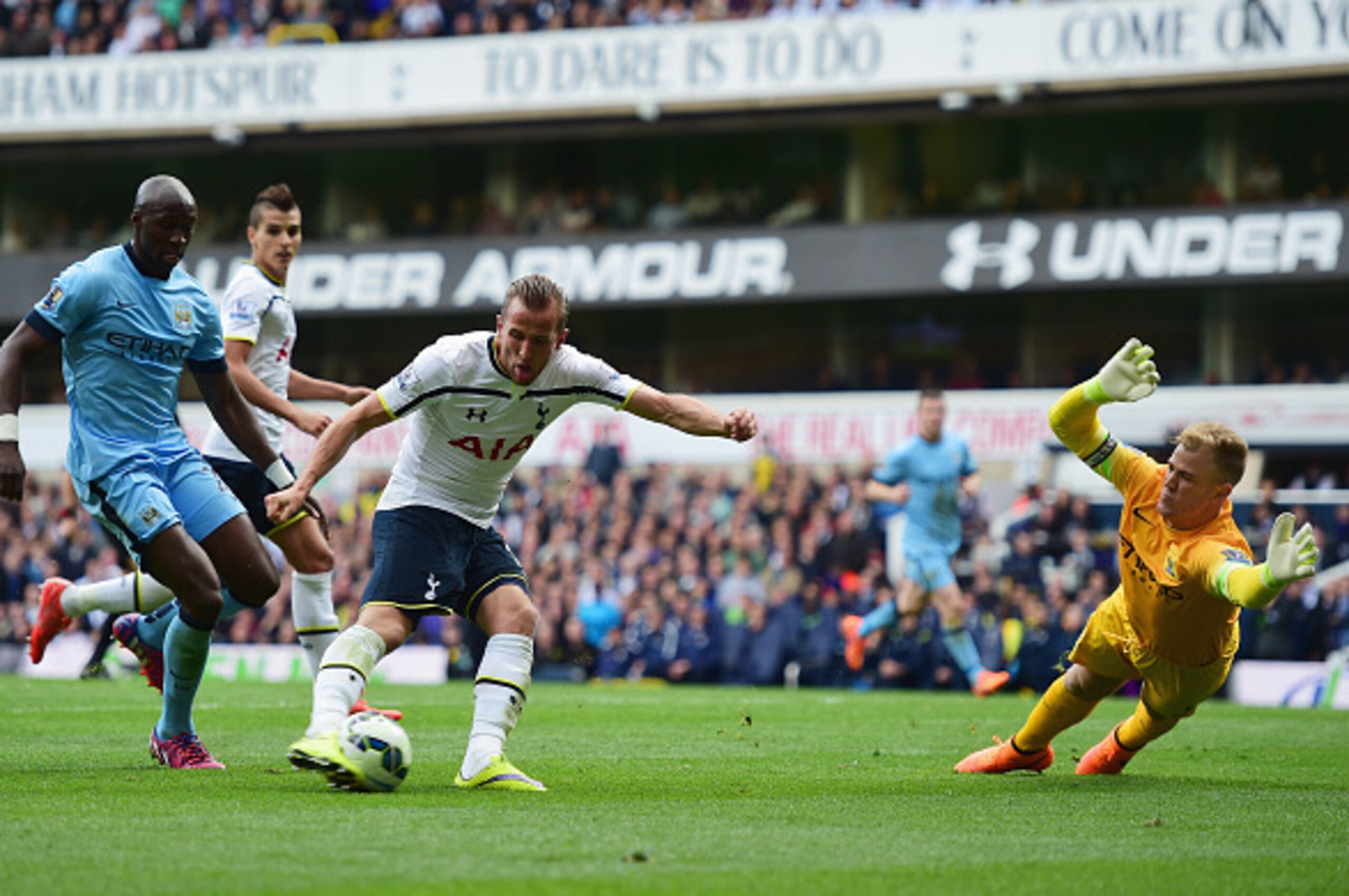 LONDON, ENGLAND - MAY 03: Harry Kane of Spurs is foiled by goalkeeper Joe Hart of Manchester City during the Barclays Premier League match between Tottenham Hotspur and Manchester City at White Hart Lane on May 3, 2015 in London, England. (Photo by Jam LONDON, ENGLAND - MAY 03: Harry Kane of Spurs is foiled by goalkeeper Joe Hart of Manchester City during the Barclays Premier League match between Tottenham Hotspur and Manchester City at White Hart Lane on May 3, 2015 in London, England. (Photo by Jam