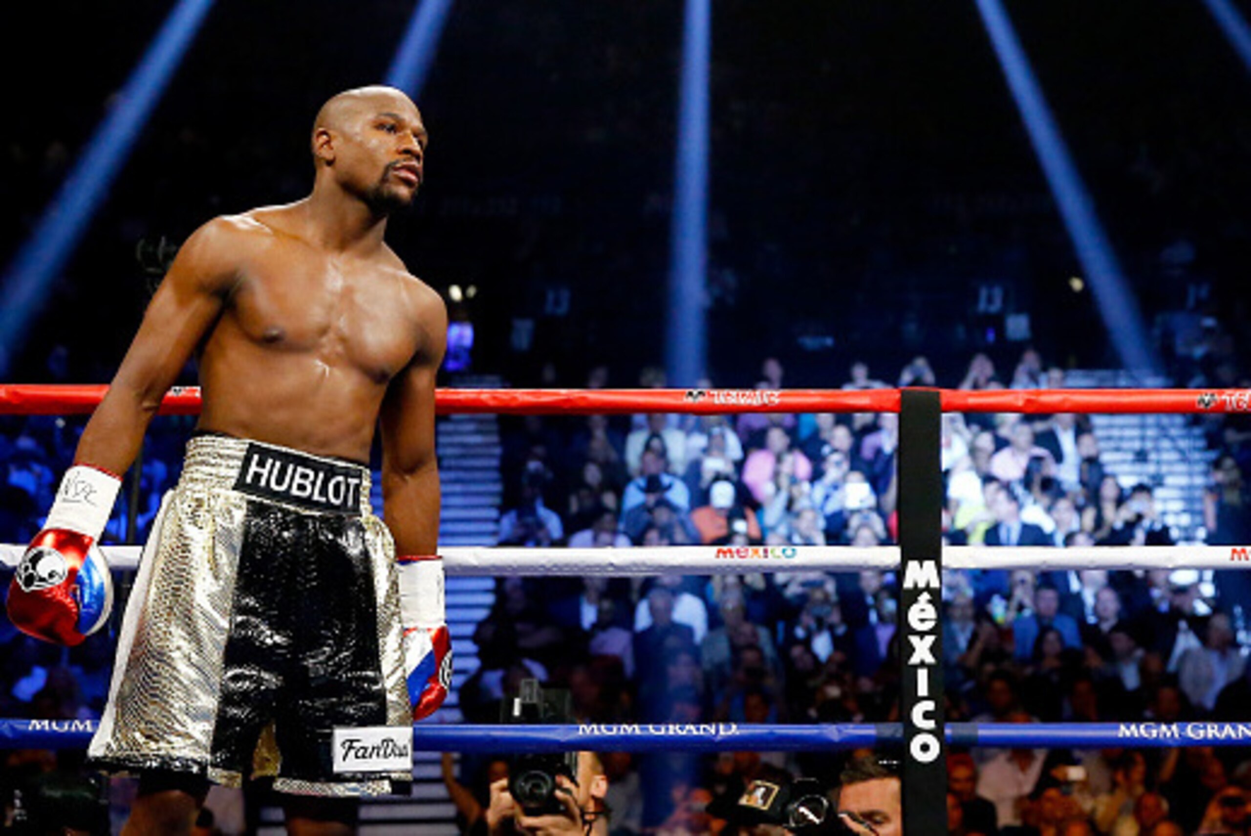 LAS VEGAS, NV - MAY 02: Floyd Mayweather Jr. looks on during the welterweight unification championship bout against Manny Pacquiao on May 2, 2015 at MGM Grand Garden Arena in Las Vegas, Nevada. (Photo by Al Bello/Getty Images) LAS VEGAS, NV - MAY 02: Floyd Mayweather Jr. looks on during the welterweight unification championship bout against Manny Pacquiao on May 2, 2015 at MGM Grand Garden Arena in Las Vegas, Nevada. (Photo by Al Bello/Getty Images)