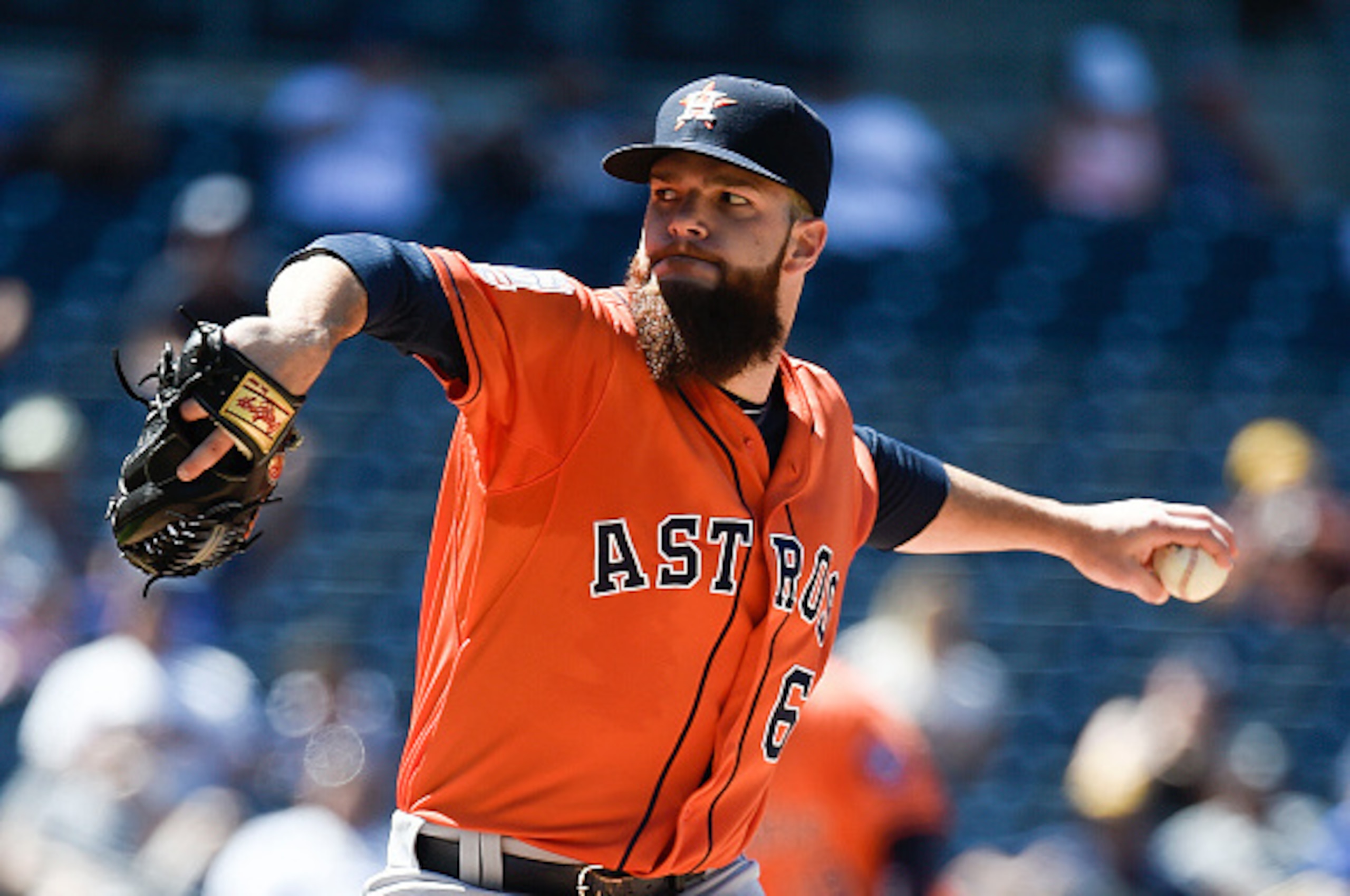 SAN DIEGO, CA - APRIL 29:  Dallas Keuchel #60 of the Houston Astros pitches during the eighth inning of a baseball game against the San Diego Padres at Petco Park April 29,  2015 in San Diego, California.  (Photo by Denis Poroy/Getty Images)