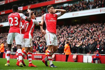LONDON, ENGLAND - APRIL 04:  Olivier Giroud of Arsenal (R) celebrates with team mates after scoring his team's fourth goal during the Barclays Premier League match between Arsenal and Liverpool at Emirates Stadium on April 4, 2015 in London, England.  (Ph