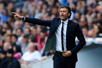 BARCELONA, SPAIN - APRIL 25:  Head coach Luis Enrique of FC Barcelona directs his players during the La Liga match between RCD Espanyol and FC Barcelona at Cornella-El Prat Stadium on April 25, 2015 in Barcelona, Spain.  (Photo by David Ramos/Getty Images