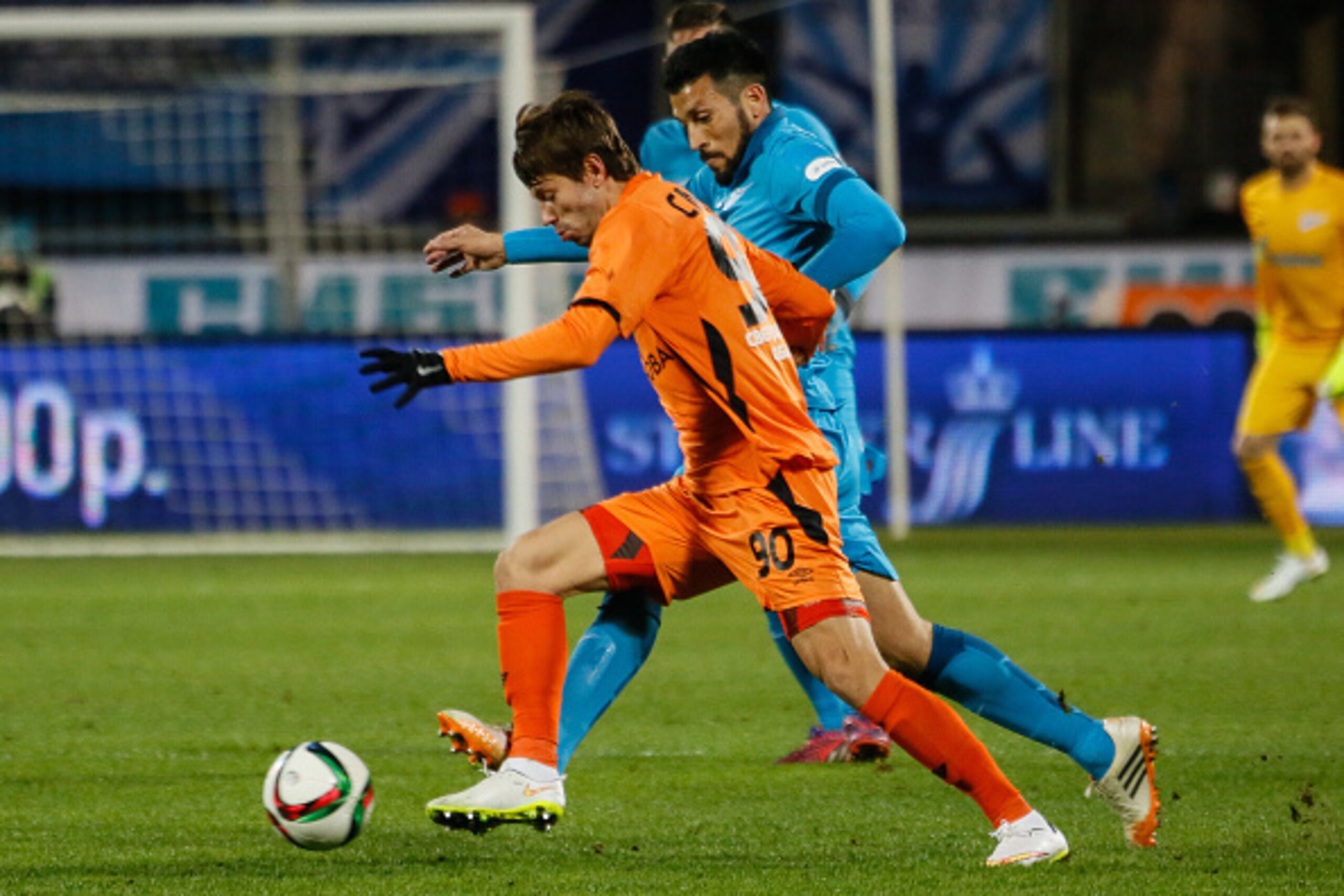 ST. PETERSBURG, RUSSIA - MARCH 07: Fyodor Smolov of FC Ural Sverdlovsk Oblast (L) vies for the ball with Ezequiel Garay of FC Zenit St. Petersburg during the Russian Football League match between FC Zenit St. Petersburg and FC Ural Sverdlovsk Oblast at th