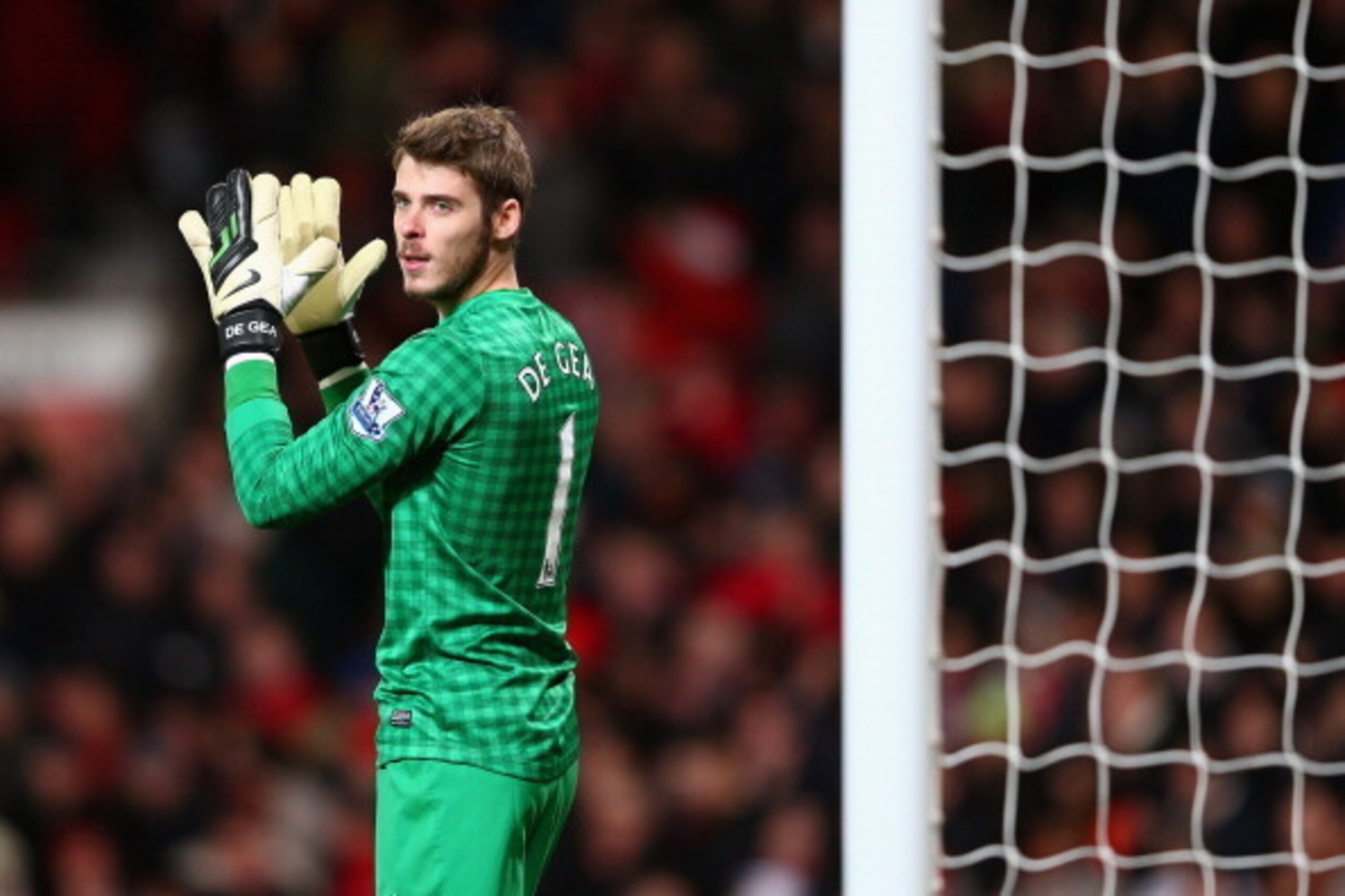 MANCHESTER, ENGLAND - DECEMBER 15:  David de Gea of Manchester United in action during the Barclays Premier League match between Manchester United and Sunderland at Old Trafford on December 15, 2012 in Manchester, England.  (Photo by Clive Mason/Getty Ima