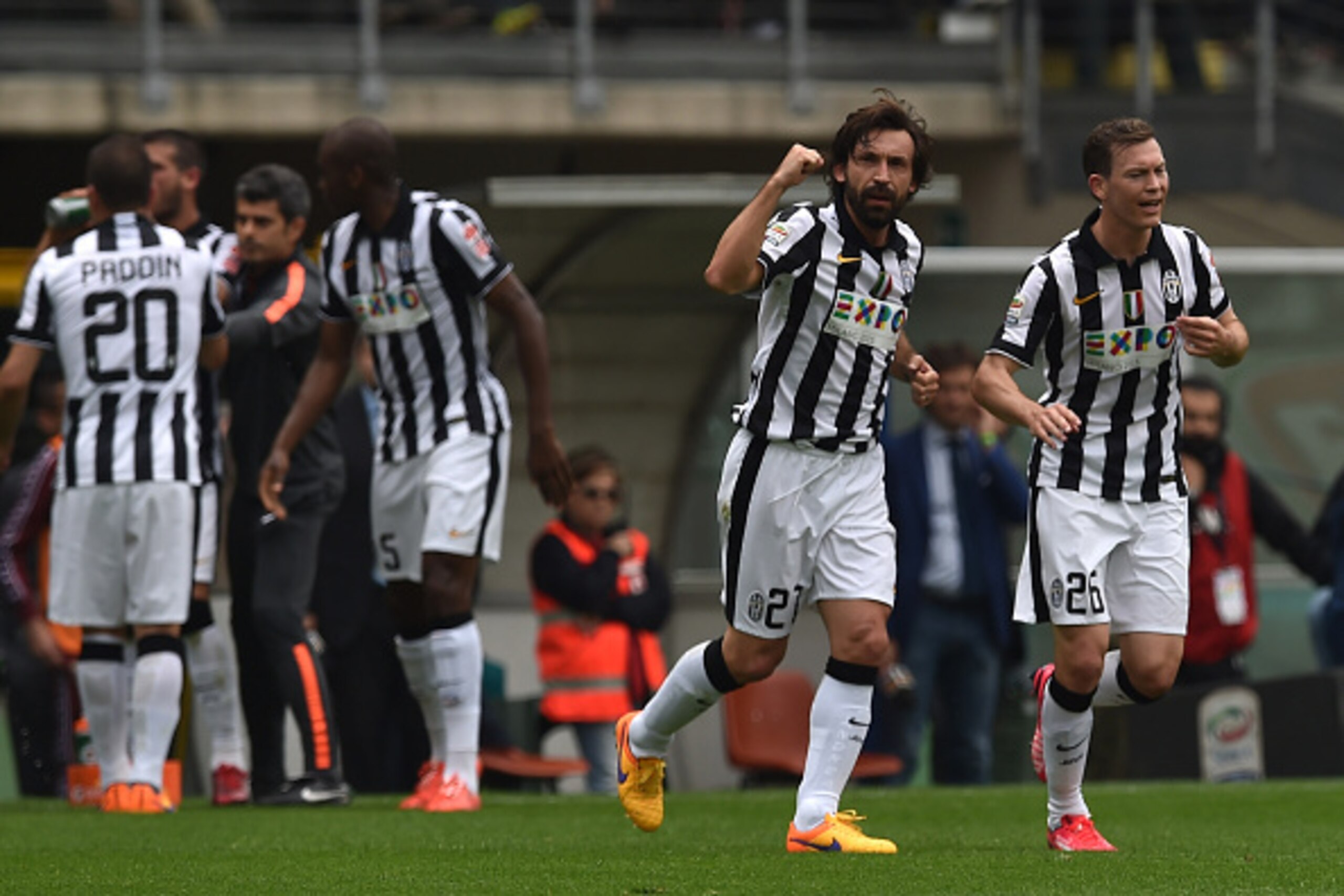 TURIN, ITALY - APRIL 26:  Andrea Pirlo (2nd R) of Juventus FC celebrates the opening goal during the Serie A match between Torino FC and Juventus FC at Stadio Olimpico di Torino on April 26, 2015 in Turin, Italy.  (Photo by Valerio Pennicino/Getty Images)