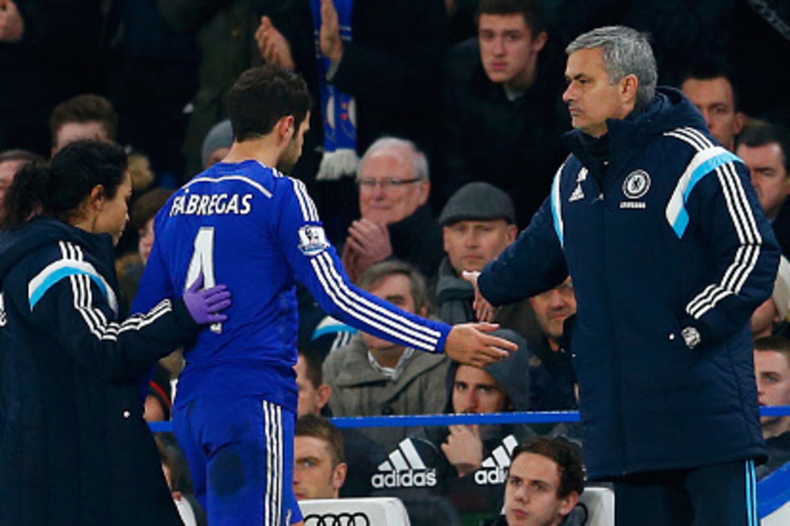 LONDON, ENGLAND - JANUARY 27:  Cesc Fabregas of Chelsea high fives Jose Mourinho manager of Chelsea as he is replaced during the Capital One Cup Semi-Final second leg between Chelsea and Liverpool at Stamford Bridge on January 27, 2015 in London, England.