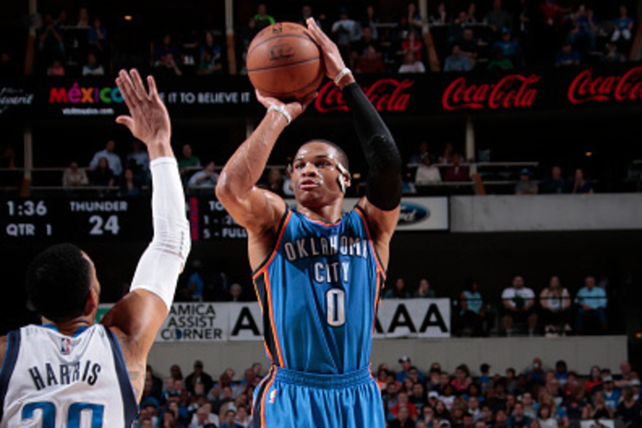 DALLAS, TX - MARCH 16: Russell Westbrook #0 of the Oklahoma City Thunder shoots a jumper against Devin Harris #20 of the Dallas Mavericks on March 16, 2015 at the American Airlines Center in Dallas, Texas. NOTE TO USER: User expressly acknowledges and agr DALLAS, TX - MARCH 16: Russell Westbrook #0 of the Oklahoma City Thunder shoots a jumper against Devin Harris #20 of the Dallas Mavericks on March 16, 2015 at the American Airlines Center in Dallas, Texas. NOTE TO USER: User expressly acknowledges and agr