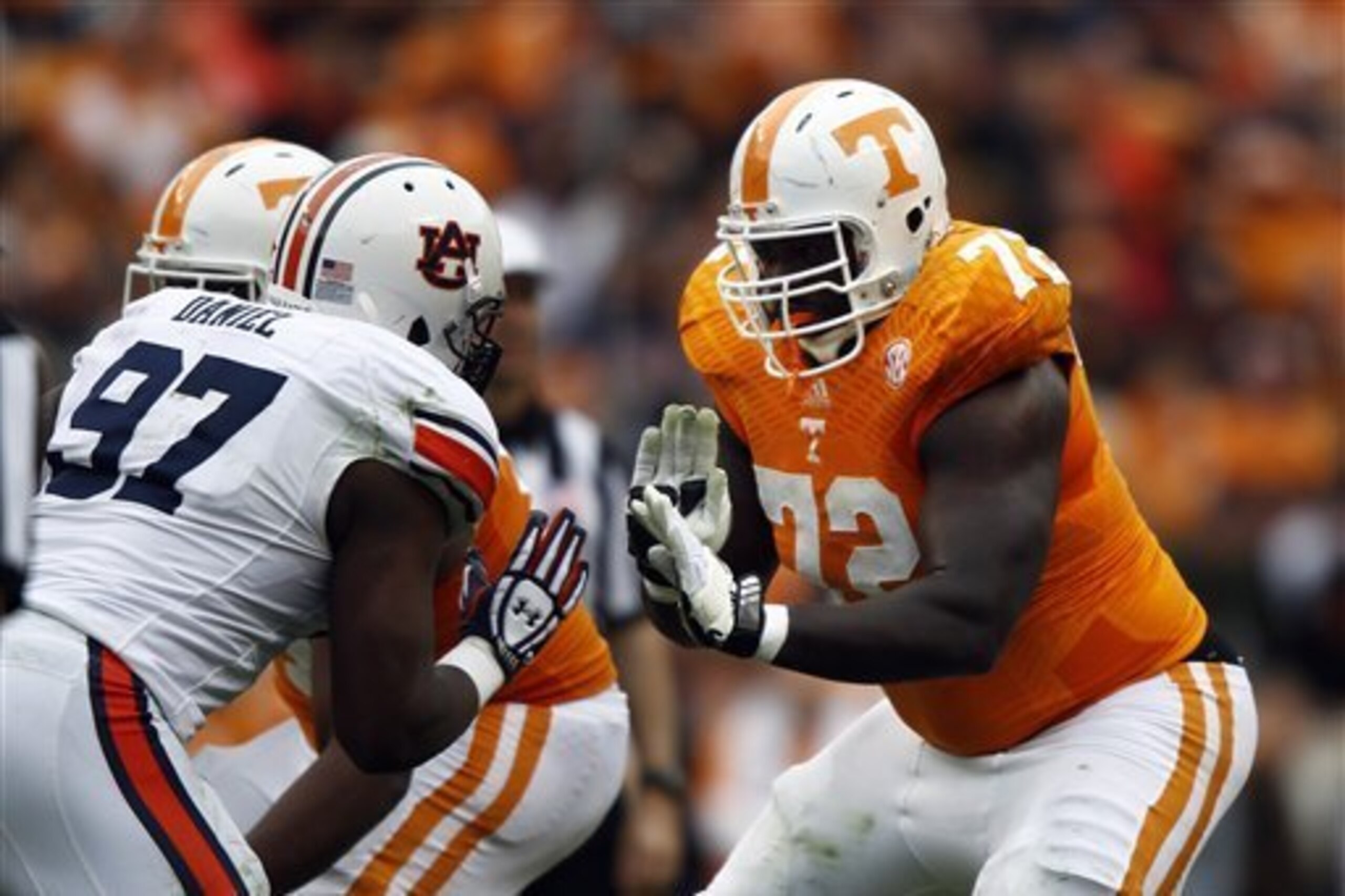Former Auburn DE Elijah Daniel