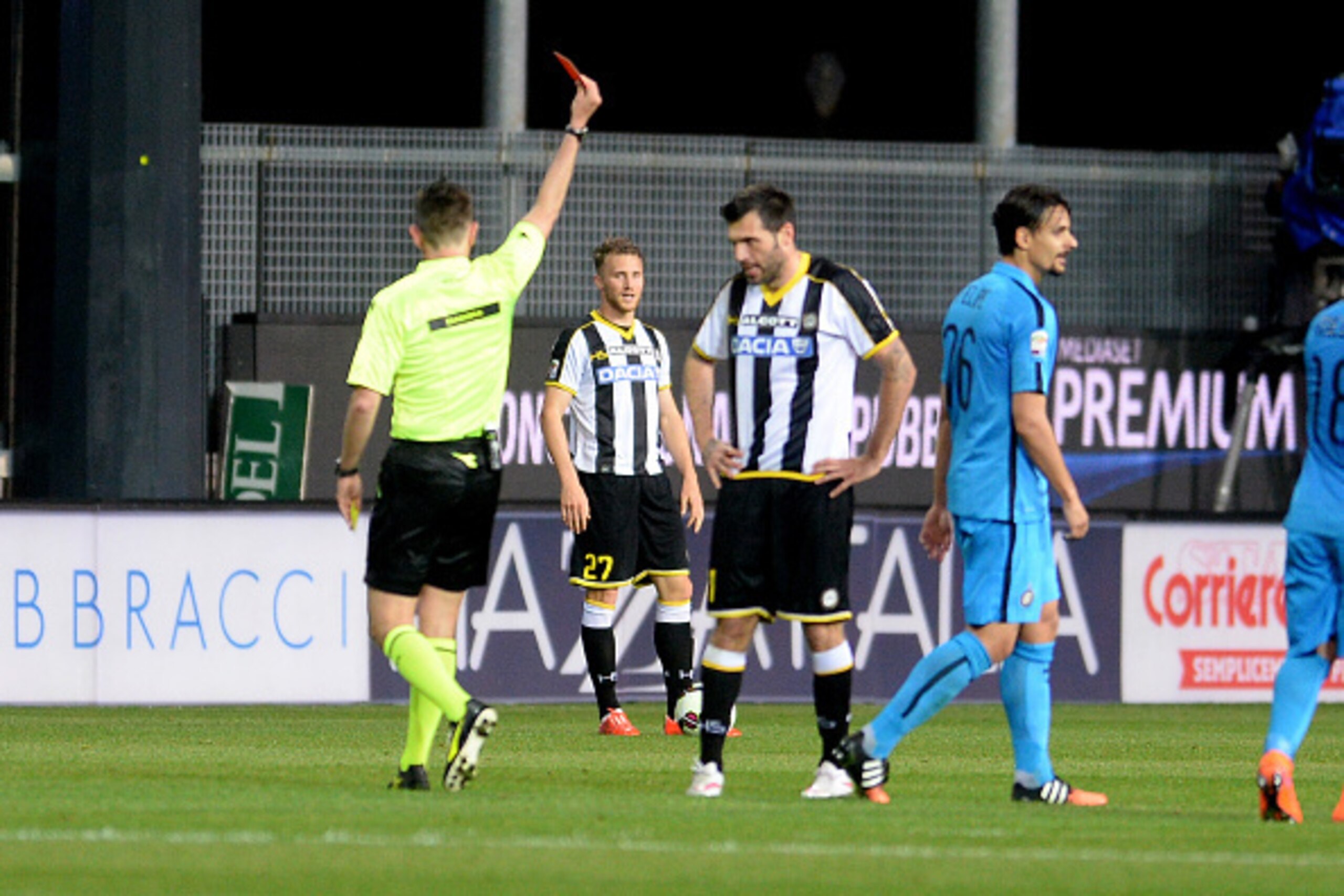 UDINE, ITALY - APRIL 28:  referee Gianluca Rocchi (L) shows red card to Maurizio Domizzi of IUdinese Calcio during the Serie A match between Udinese Calcio and FC Internazionale Milano at Stadio Friuli on April 28, 2015 in Udine, Italy.  (Photo by Dino Pa