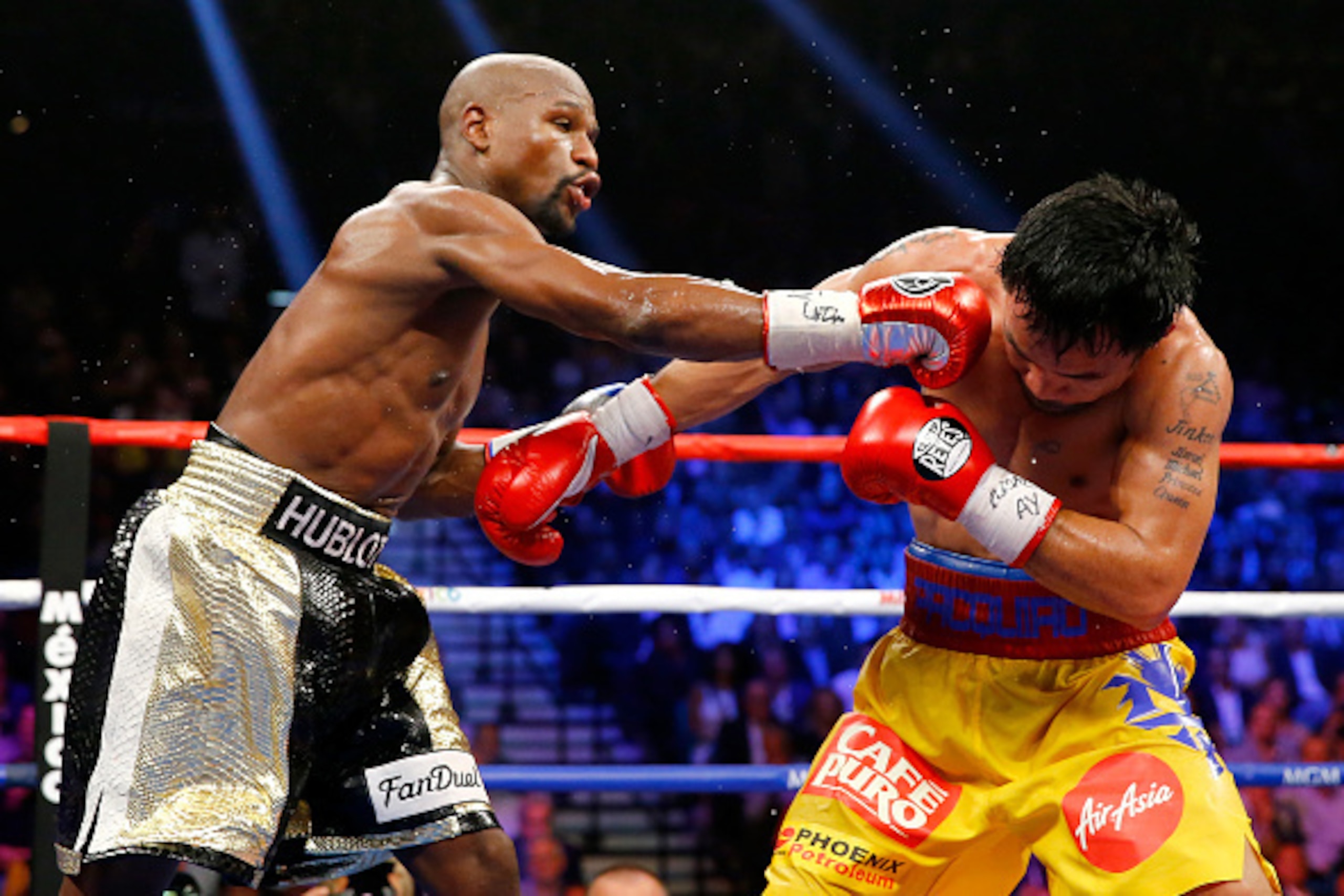 LAS VEGAS, NV - MAY 02: Floyd Mayweather Jr. throws a right at Manny Pacquiao during their welterweight unification championship bout on May 2, 2015 at MGM Grand Garden Arena in Las Vegas, Nevada. (Photo by Al Bello/Getty Images) LAS VEGAS, NV - MAY 02: Floyd Mayweather Jr. throws a right at Manny Pacquiao during their welterweight unification championship bout on May 2, 2015 at MGM Grand Garden Arena in Las Vegas, Nevada. (Photo by Al Bello/Getty Images)