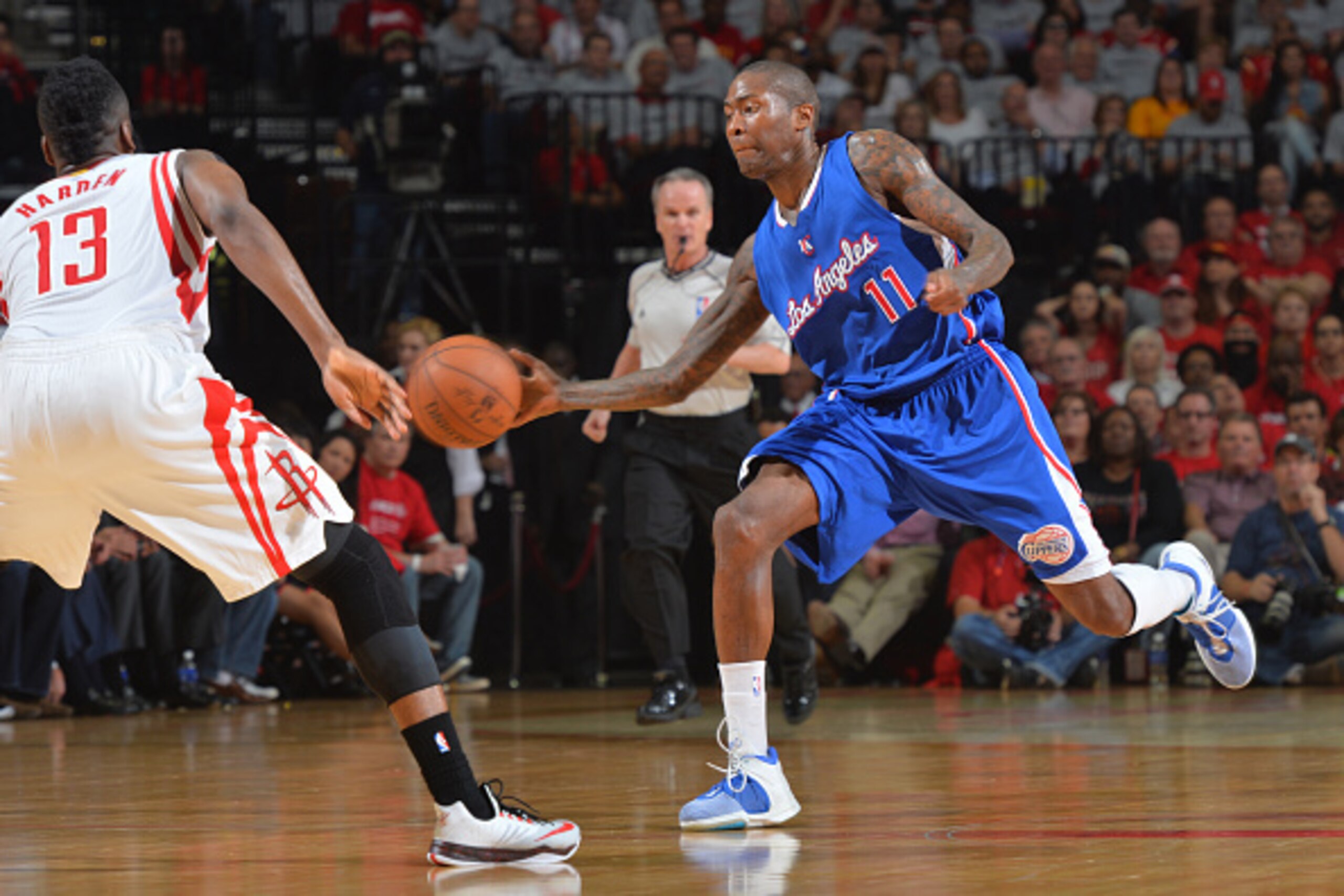 HOUSTON,TEXAS : Jamal Crawford #11 of the Los Angeles Clippers passes the ball against the Houston Rockets at the Toyota Center During Game One of the Western Conference Semifinals during the 2015 NBA Playoffs on May 4, 2015 in Houston,Texas NOTE TO USER: HOUSTON,TEXAS : Jamal Crawford #11 of the Los Angeles Clippers passes the ball against the Houston Rockets at the Toyota Center During Game One of the Western Conference Semifinals during the 2015 NBA Playoffs on May 4, 2015 in Houston,Texas NOTE TO USER: