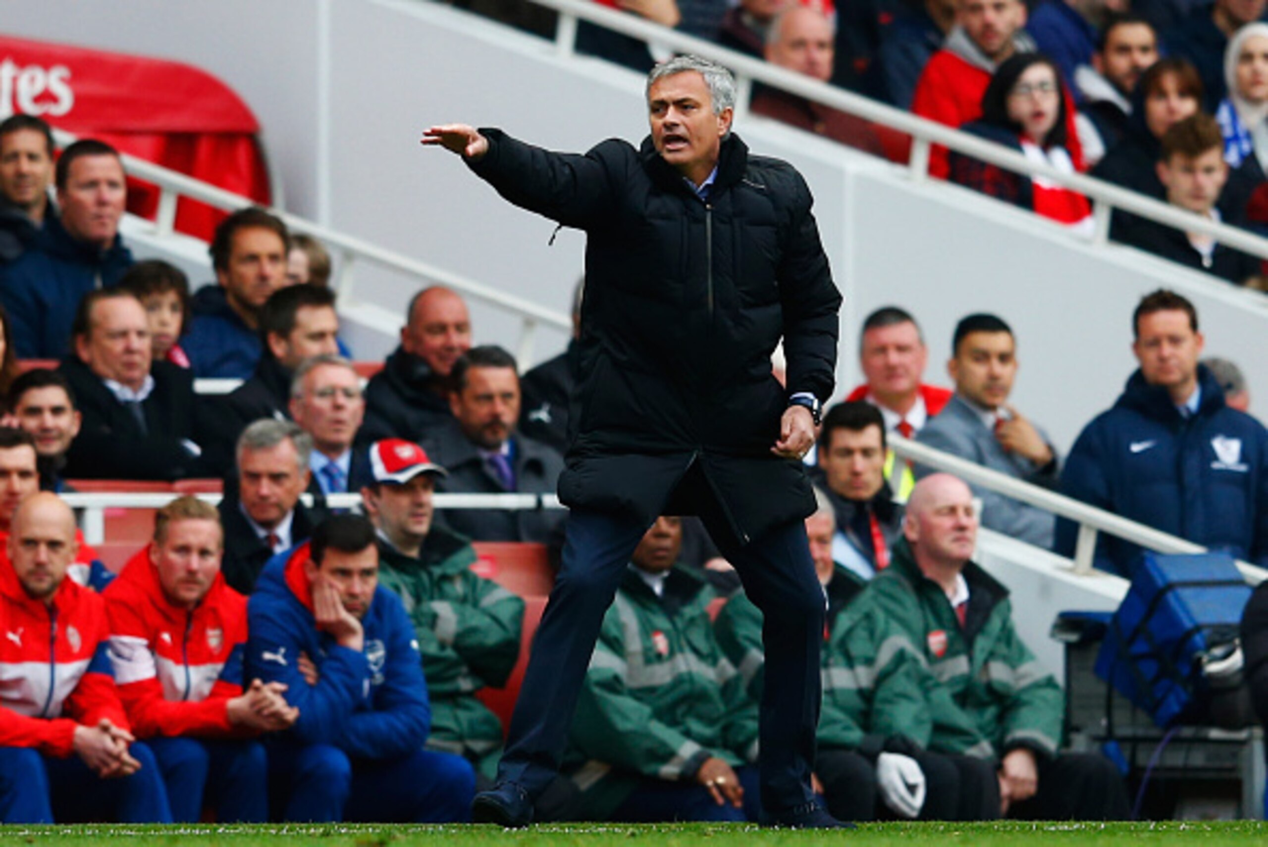 LONDON, ENGLAND - APRIL 26:  Jose Mourinho manager of Chelsea reacts during the Barclays Premier League match between Arsenal and Chelsea at Emirates Stadium on April 26, 2015 in London, England.  (Photo by Julian Finney/Getty Images)