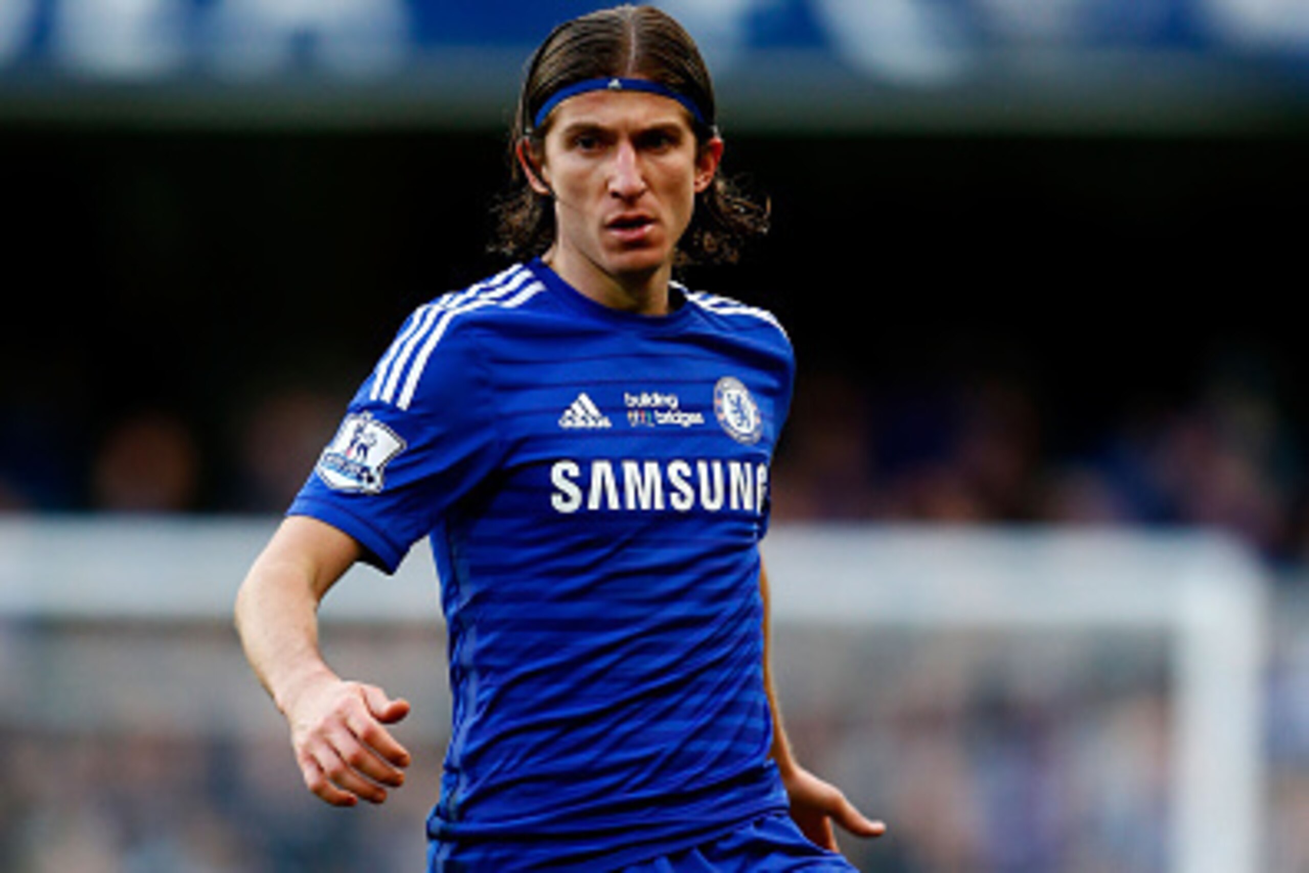 LONDON, ENGLAND - FEBRUARY 21:  Filipe Luis of Chelsea passes the ball during the Barclays Premier League match between Chelsea and Burnley at Stamford Bridge on February 21, 2015 in London, England.  (Photo by Julian Finney/Getty Images)