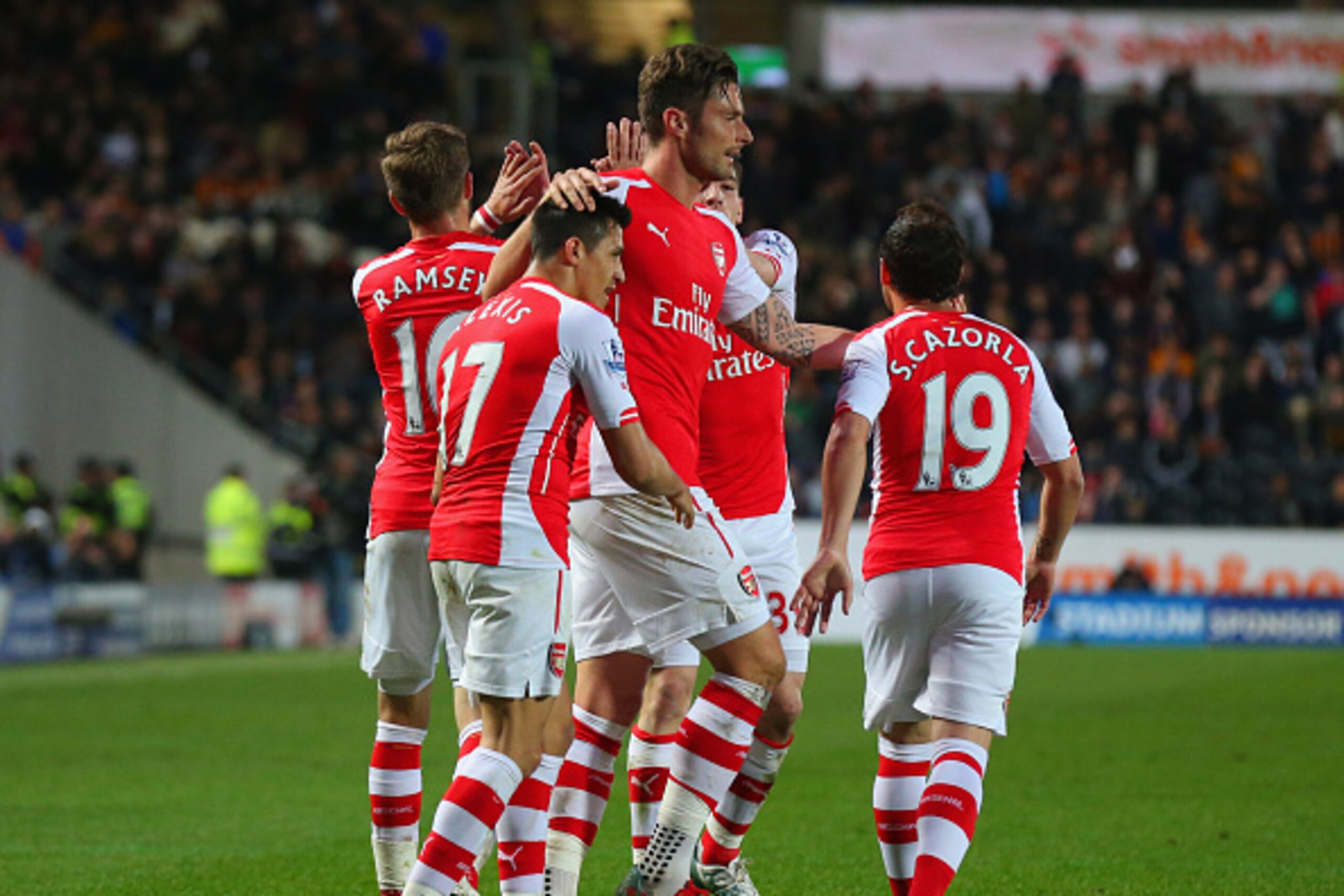 HULL, ENGLAND - MAY 04:  Alexis Sanchez of Arsenal (17) celebrates with team mates as he scores their third goal during the Barclays Premier League match between Hull City and Arsenal at KC Stadium on May 4, 2015 in Hull, England.  (Photo by Alex Livesey/