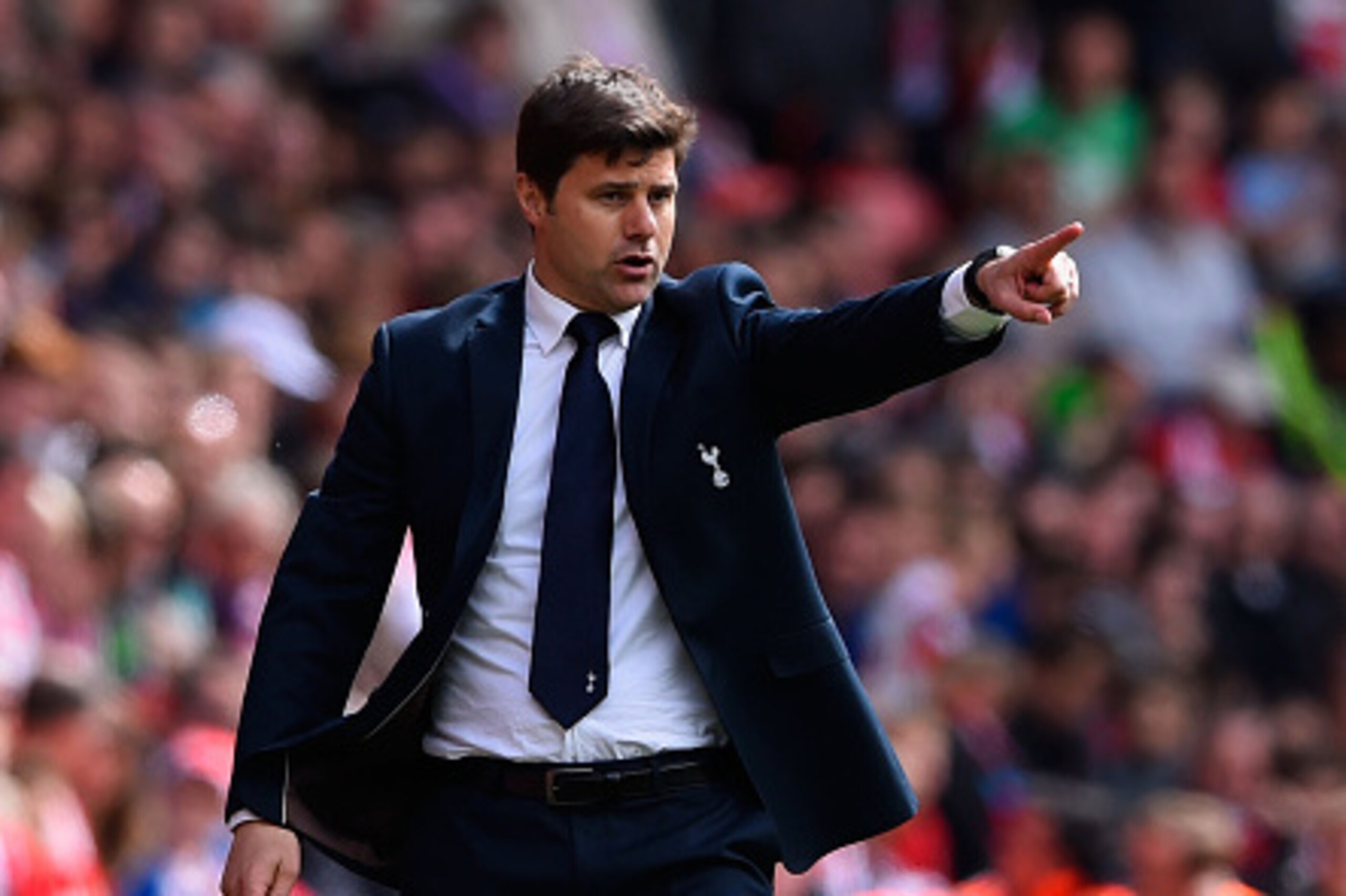 SOUTHAMPTON, ENGLAND - APRIL 25:  Manager Mauricio Pochettino of Spurs gives direction during the Barclays Premier League match between Southampton and Tottenham Hotspur at St Mary's Stadium on April 25, 2015 in Southampton, England.  (Photo by Mike Hewit