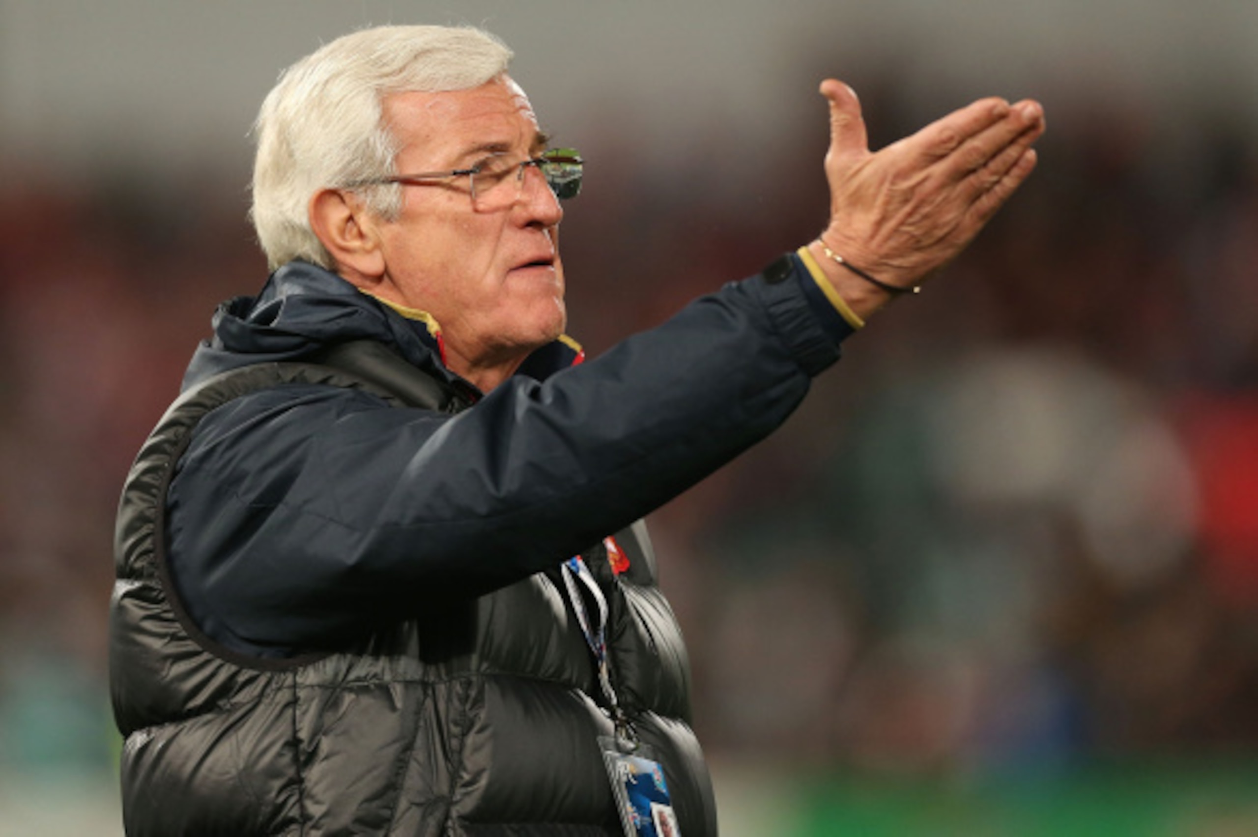 SYDNEY, AUSTRALIA - AUGUST 20:  Evergrande coach Marcello Lippi talks to players before the Asian Champions League Final match between the Western Sydney Wanderers and Guangzhou Evergrande at Pirtek Stadium on August 20, 2014 in Sydney, Australia.  (Photo