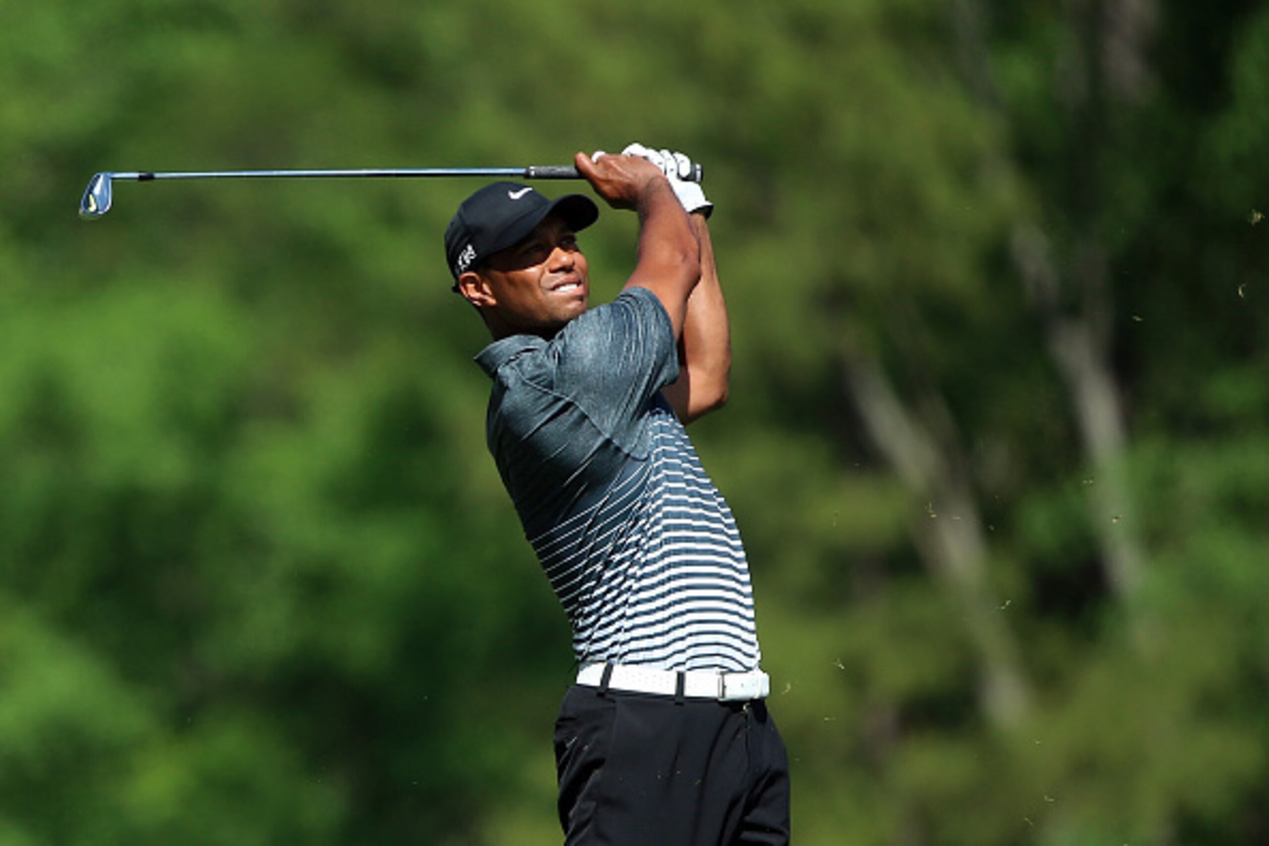 AUGUSTA, GA - APRIL 11:  Tiger Woods of the United States watches his tee shot on the 12th hole during the third round of the 2015 Masters Tournament at Augusta National Golf Club on April 11, 2015 in Augusta, Georgia.  (Photo by Andrew Redington/Getty Im