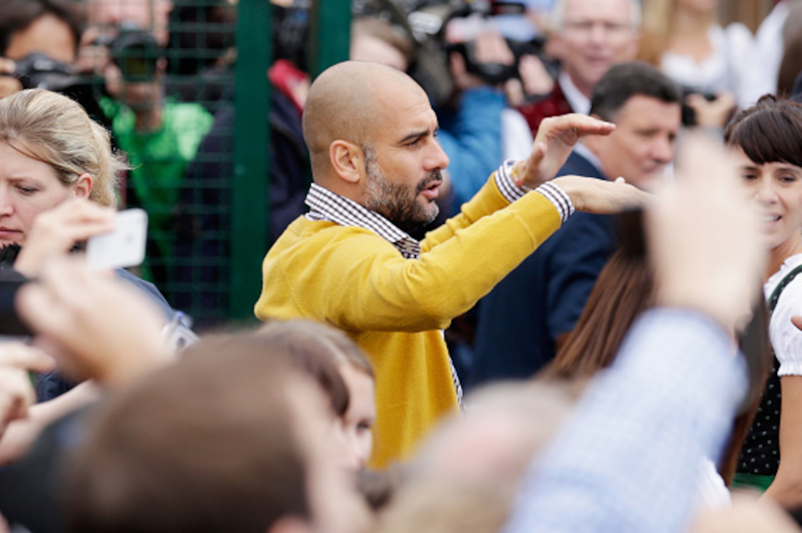 MUNICH, GERMANY - OCTOBER 05: Pep Guardiola (C), head coach of Bayern Muenchen arrives for the Oktoberfest beer festival at Kaefer Wiesnschaenke tent at Theresienwiese on October 5, 2014 in Munich, Germany (Photo by Johannes Simon/Getty Images) MUNICH, GERMANY - OCTOBER 05: Pep Guardiola (C), head coach of Bayern Muenchen arrives for the Oktoberfest beer festival at Kaefer Wiesnschaenke tent at Theresienwiese on October 5, 2014 in Munich, Germany (Photo by Johannes Simon/Getty Images)