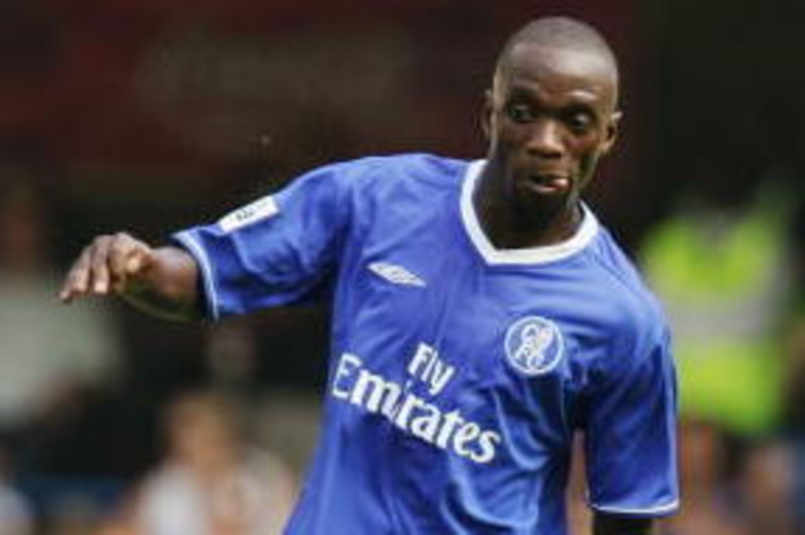 LONDON - AUGUST 8:  Claude Makelele of Chelsea in action during Gianfranco Zola's tribute match between Chelsea and Real Zaragoza at Stamford Bridge on August 8, 2004 in London.  (Photo by Phil Cole/Getty Images)