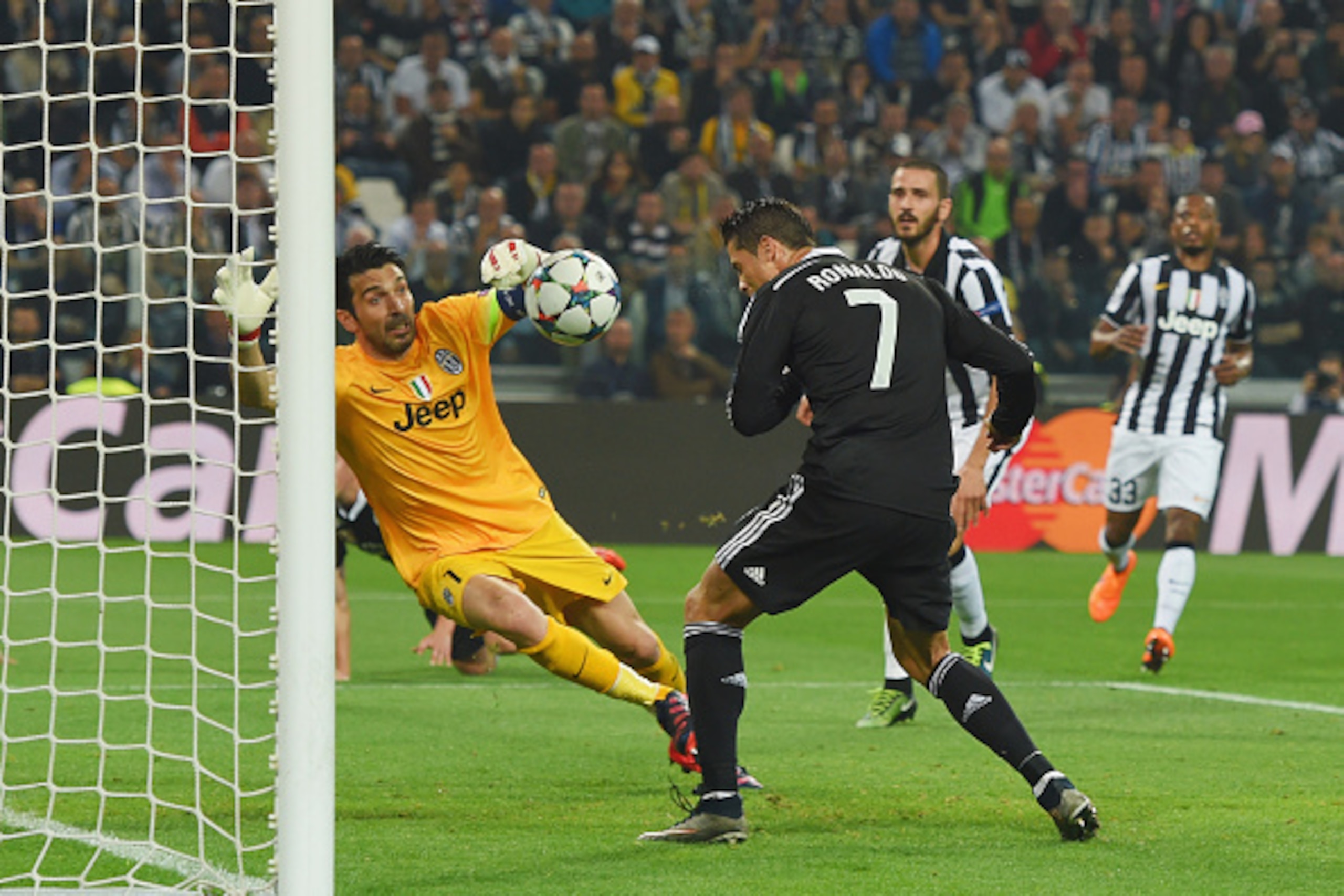 TURIN, ENGLAND - MAY 05:  Cristiano Ronaldo of Real Madrid CF heads the ball past goalkeeper Gianluigi Buffon of Juventus to score their first and equalising goal during the UEFA Champions League semi final first leg match between Juventus and Real Madrid