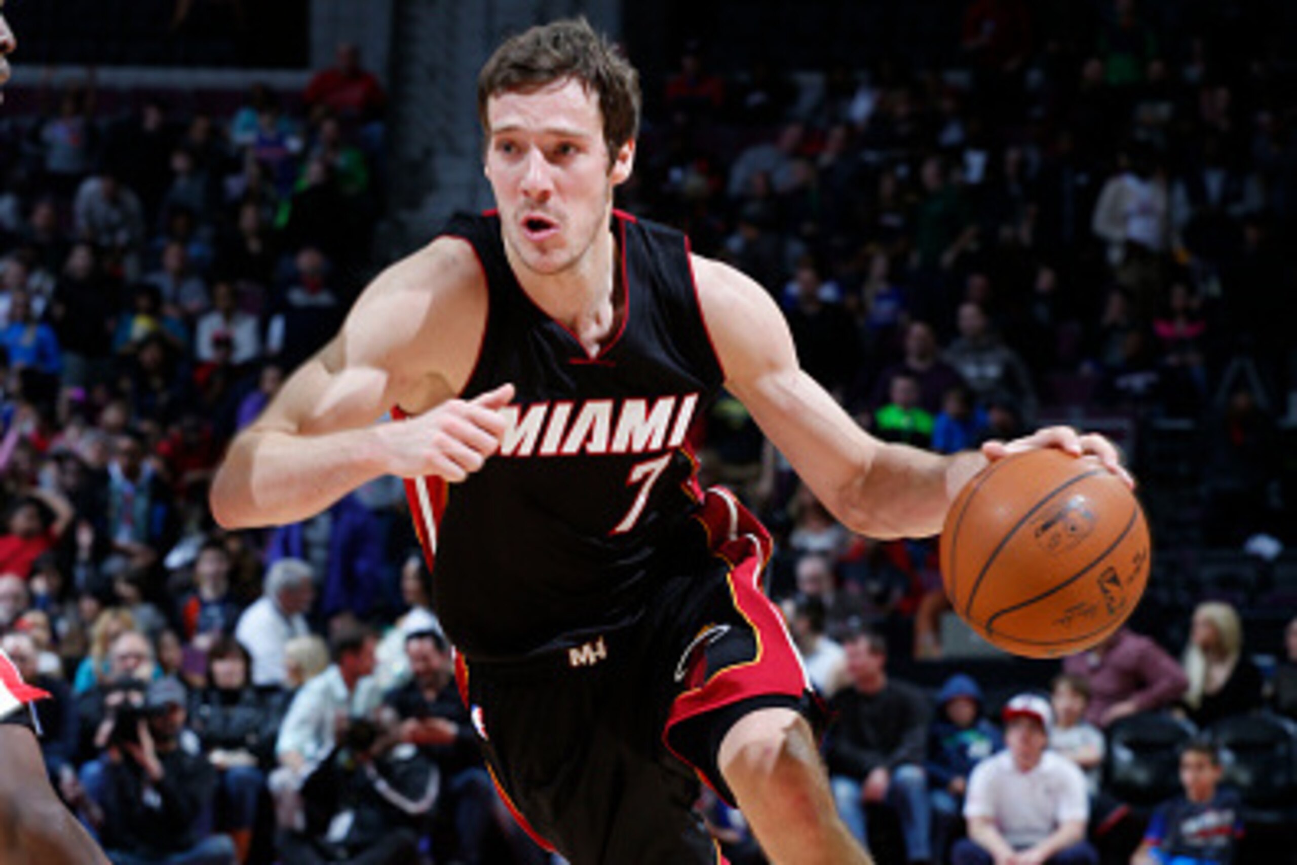 AUBURN HILLS, MI - APRIL 4: Goran Dragic #7 of the Miami Heat drives to the basket against the Detroit Pistons during the game on April 4, 2015 at The Palace of Auburn Hills in Auburn Hills, Michigan. NOTE TO USER: User expressly acknowledges and agrees t AUBURN HILLS, MI - APRIL 4: Goran Dragic #7 of the Miami Heat drives to the basket against the Detroit Pistons during the game on April 4, 2015 at The Palace of Auburn Hills in Auburn Hills, Michigan. NOTE TO USER: User expressly acknowledges and agrees t