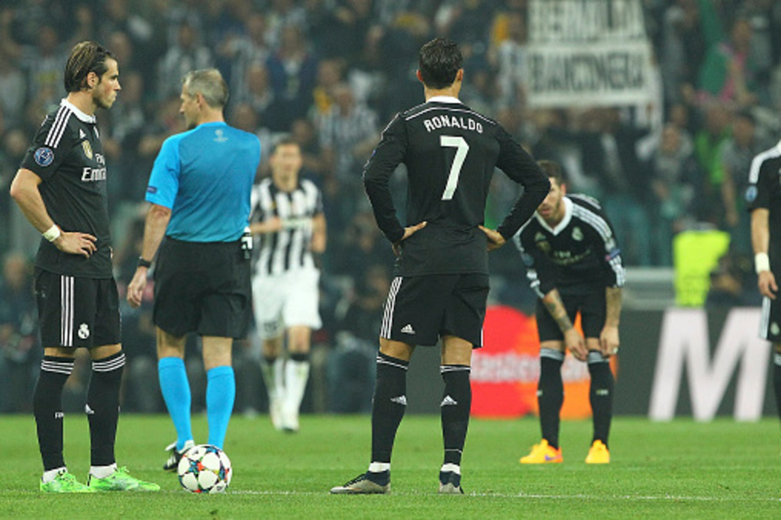 TURIN, ITALY - MAY 05: Gareth Bale and Cristiano Ronaldo of Real Madrid CF show their dejection during the UEFA Champions League semi final match between Juventus and Real Madrid CF at Juventus Arena on May 5, 2015 in Turin, Italy. (Photo by Marco Luzza TURIN, ITALY - MAY 05: Gareth Bale and Cristiano Ronaldo of Real Madrid CF show their dejection during the UEFA Champions League semi final match between Juventus and Real Madrid CF at Juventus Arena on May 5, 2015 in Turin, Italy. (Photo by Marco Luzza