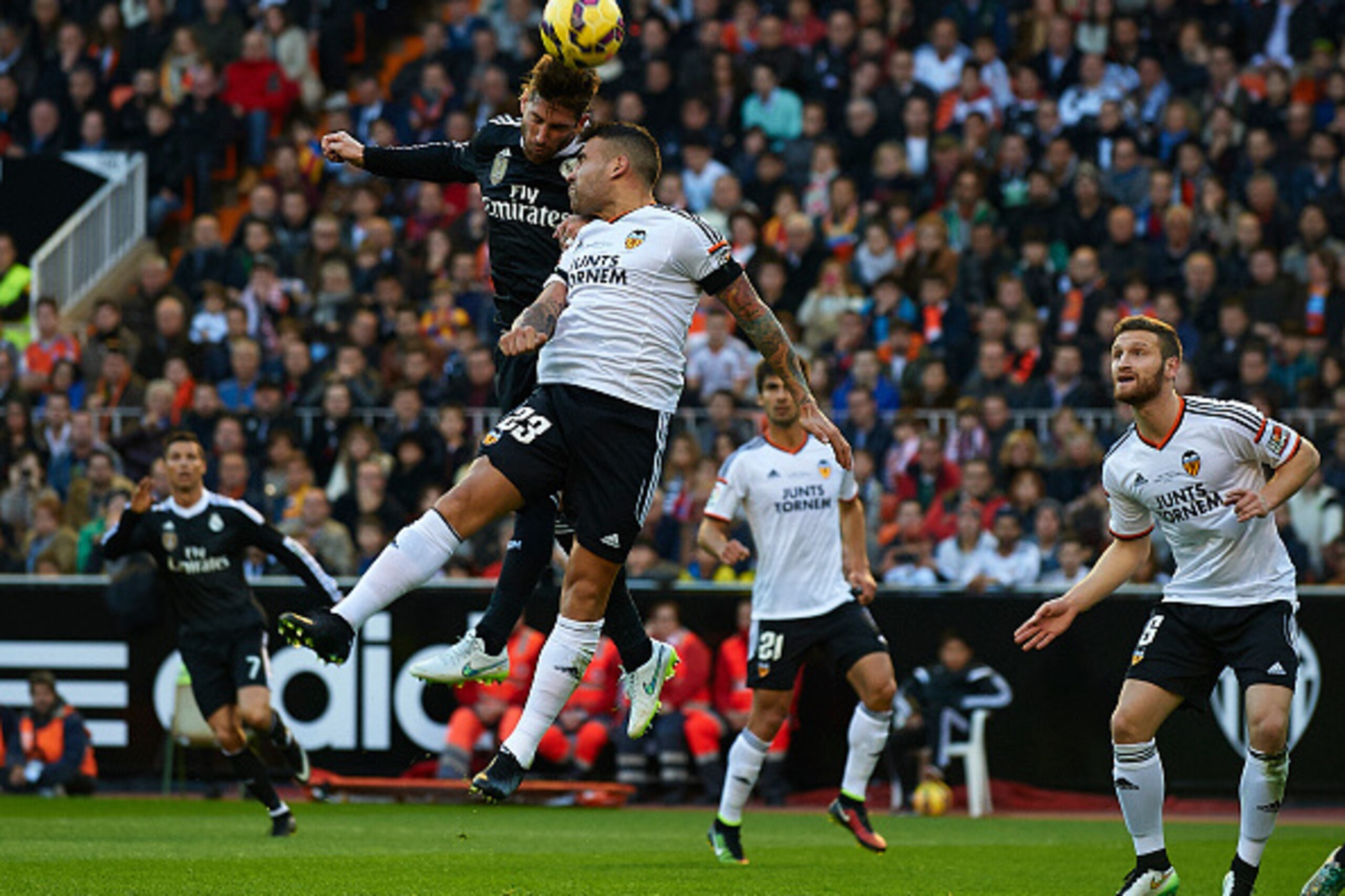 VALENCIA, SPAIN - JANUARY 04: Nicolas Otamendi of Valencia competes for the ball with Sergio Ramos (L) of Real Madrid during the La Liga match between Valencia CF and Real Madrid CF at Estadi de Mestalla on January 4, 2015 in Valencia, Spain. (Photo by VALENCIA, SPAIN - JANUARY 04: Nicolas Otamendi of Valencia competes for the ball with Sergio Ramos (L) of Real Madrid during the La Liga match between Valencia CF and Real Madrid CF at Estadi de Mestalla on January 4, 2015 in Valencia, Spain. (Photo by