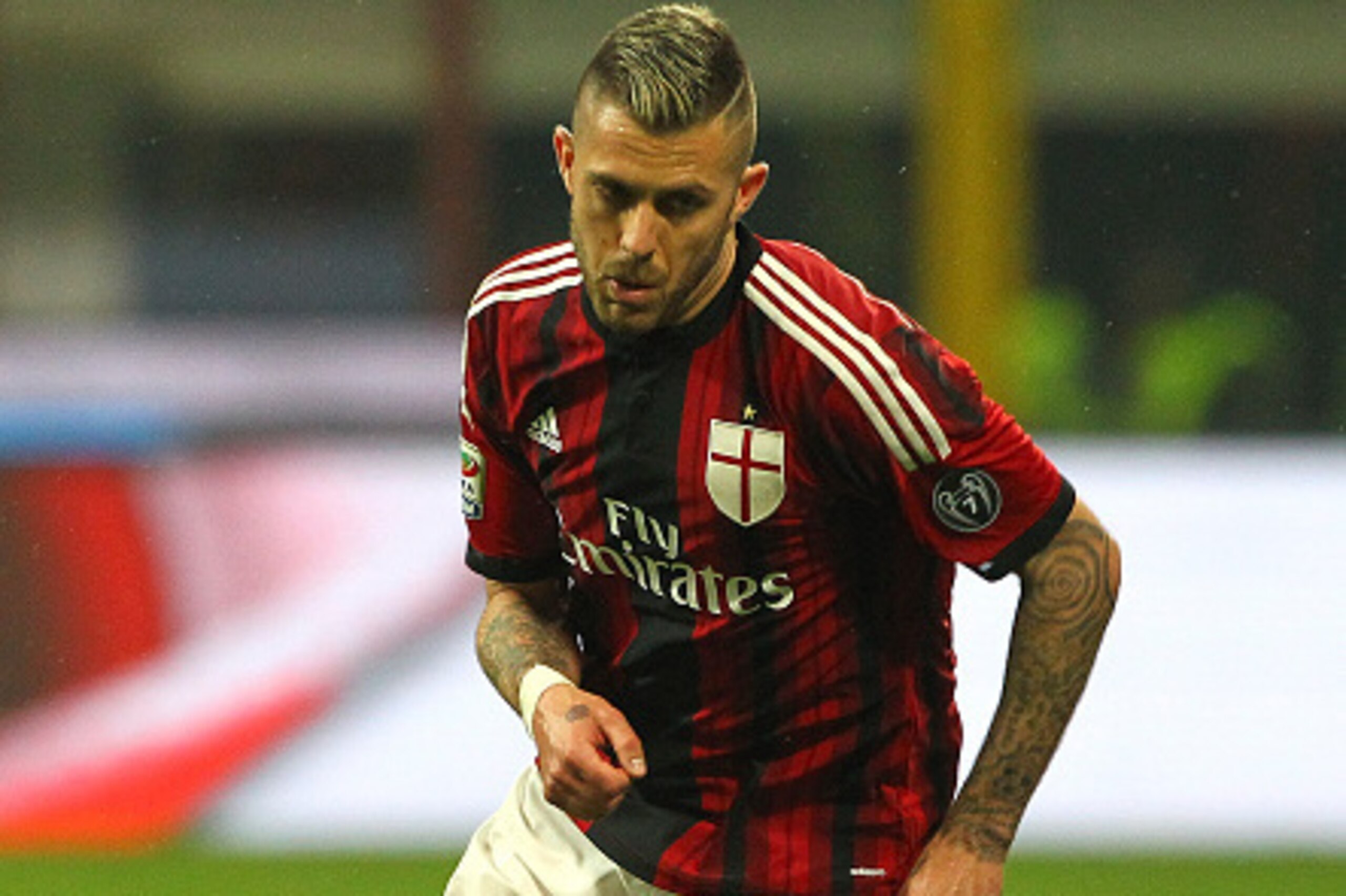 MILAN, ITALY - MARCH 21: Jeremy Menez of AC Milan in action during the Serie A match between AC Milan and Cagliari Calcio at Stadio Giuseppe Meazza on March 21, 2015 in Milan, Italy. (Photo by Marco Luzzani/Getty Images) MILAN, ITALY - MARCH 21: Jeremy Menez of AC Milan in action during the Serie A match between AC Milan and Cagliari Calcio at Stadio Giuseppe Meazza on March 21, 2015 in Milan, Italy. (Photo by Marco Luzzani/Getty Images)