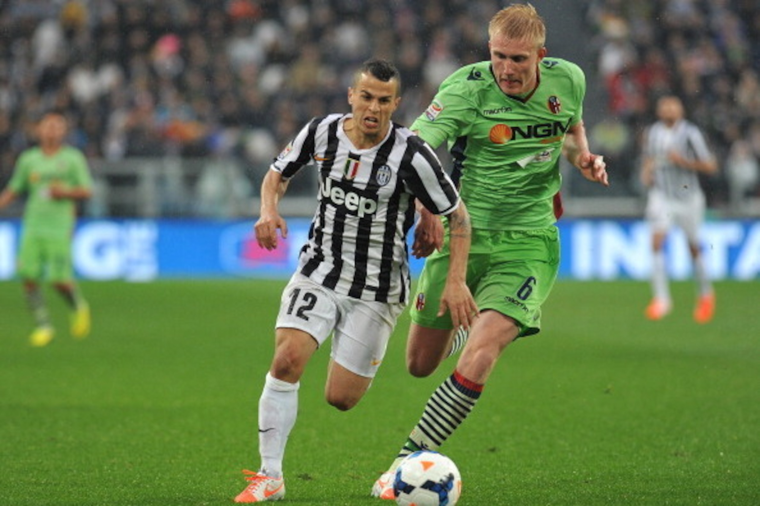 TURIN, ITALY - APRIL 19:  Sebastian Giovinco (L) of Juventus runs of Mikael Antonsson of Bologna FC during the Serie A match between Juventus and Bologna FC at Juventus Arena on April 19, 2014 in Turin, Italy.  (Photo by Valerio Pennicino/Getty Images)