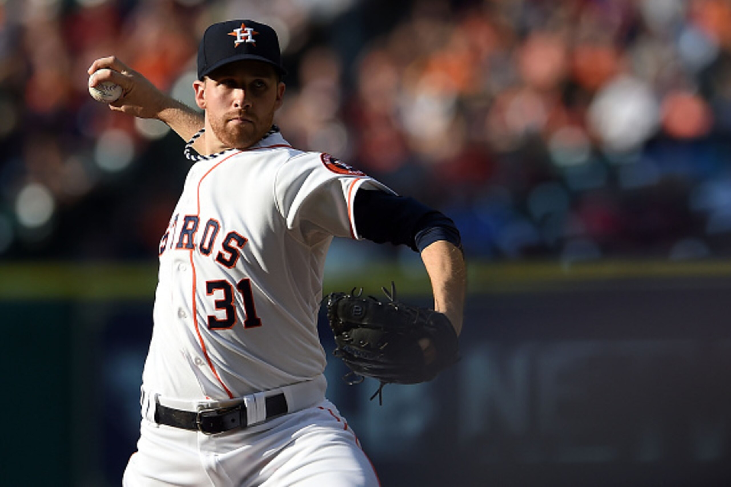 HOUSTON, TX - MAY 02: Collin McHugh #31 of the Houston Astros throws a pitch during the first inning of a game against the Seattle Mariners at Minute Maid Park on May 2, 2015 in Houston, Texas. (Photo by Stacy Revere/Getty Images)
