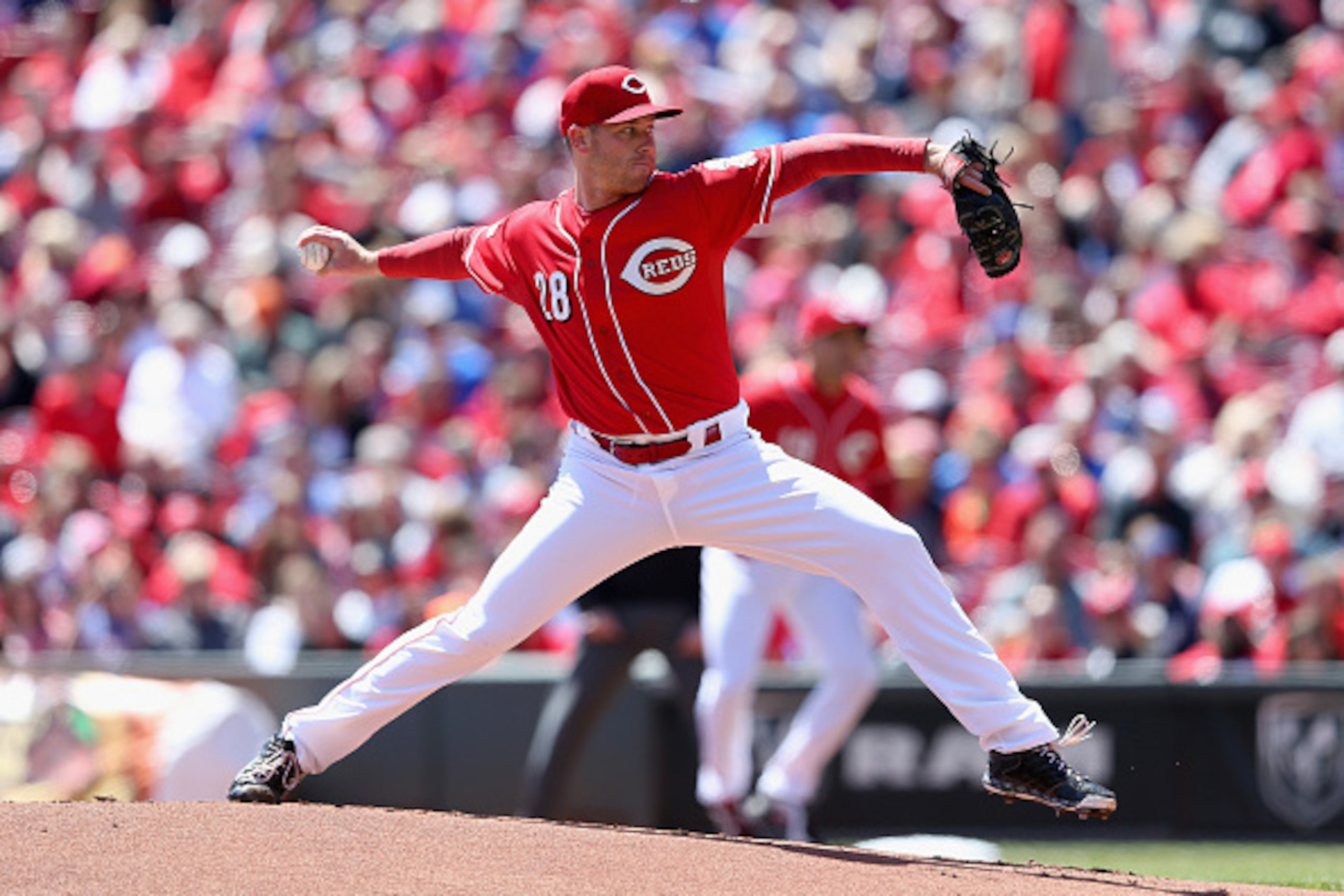 CINCINNATI, OH - APRIL 26:  Anthony DeSclafani #28 of the Cincinnati Reds throws a pitch in the first inning against the Chicago Cubs at Great American Ball Park on April 26, 2015 in Cincinnati, Ohio.  (Photo by Andy Lyons/Getty Images)