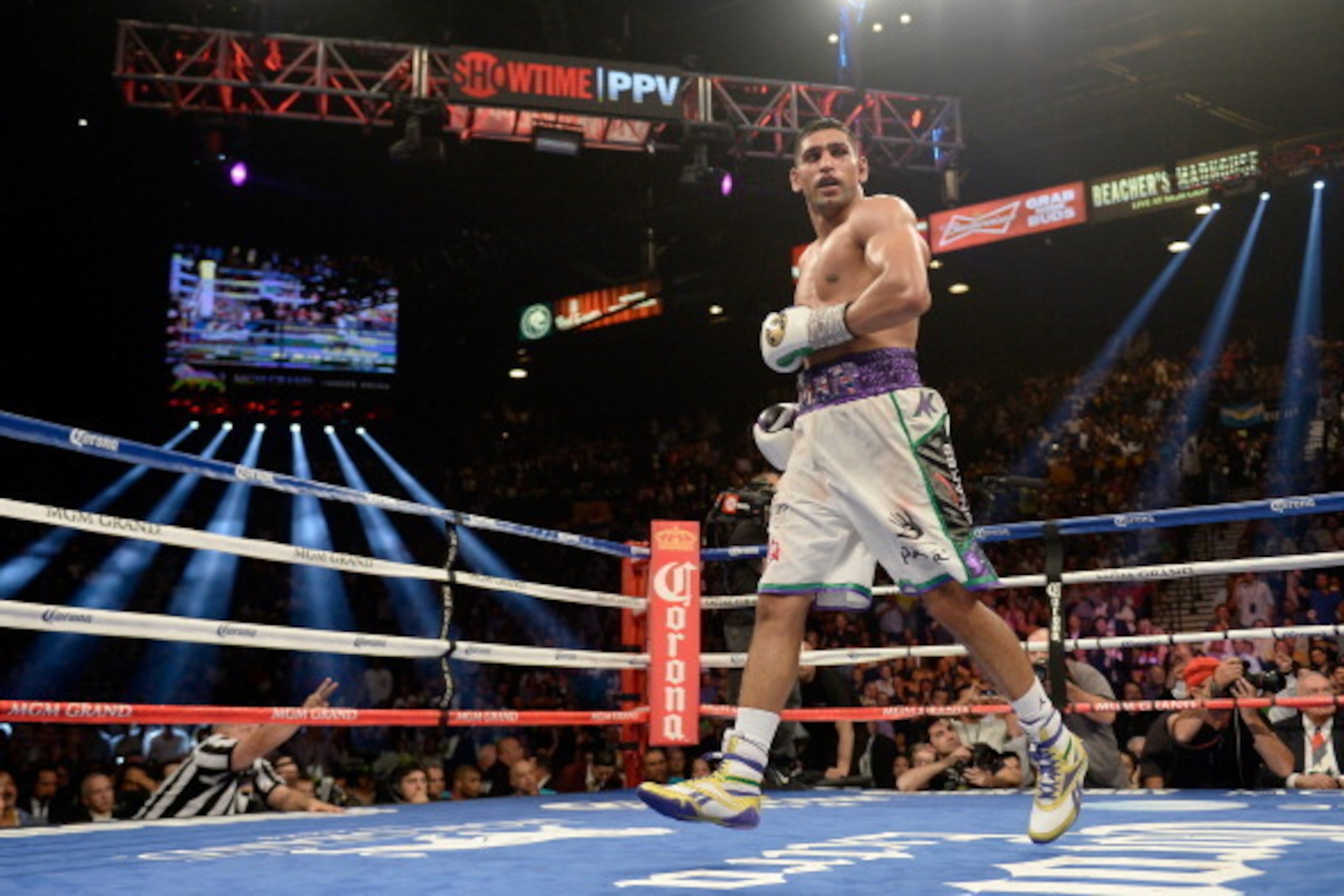 LAS VEGAS, NV - MAY 03:  Amir Khan in the ring while taking on Luis Collazo during their welterweight bout at the MGM Grand Garden Arena on May 3, 2014 in Las Vegas, Nevada.  (Photo by Harry How/Getty Images)
