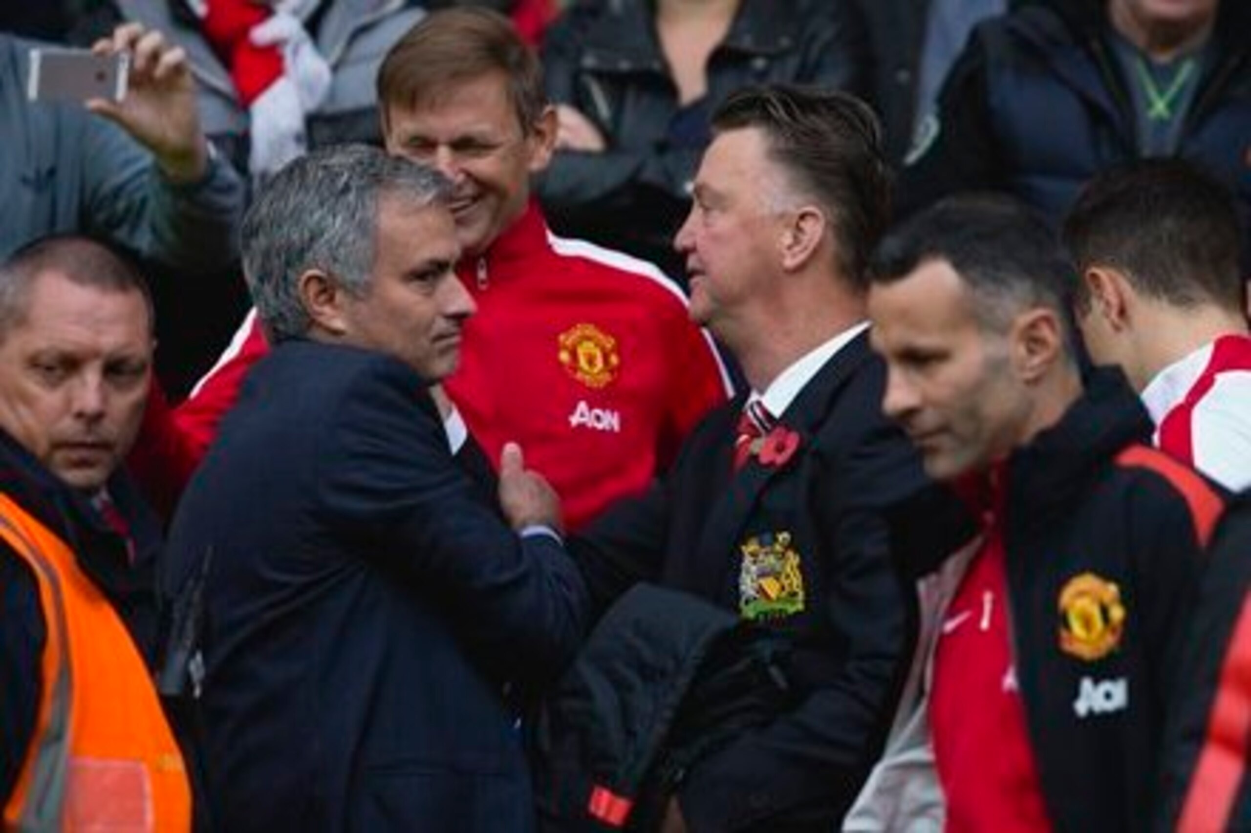 Manchester United and the chasing pack are sure to spend wildly in catching Chelsea this transfer window.