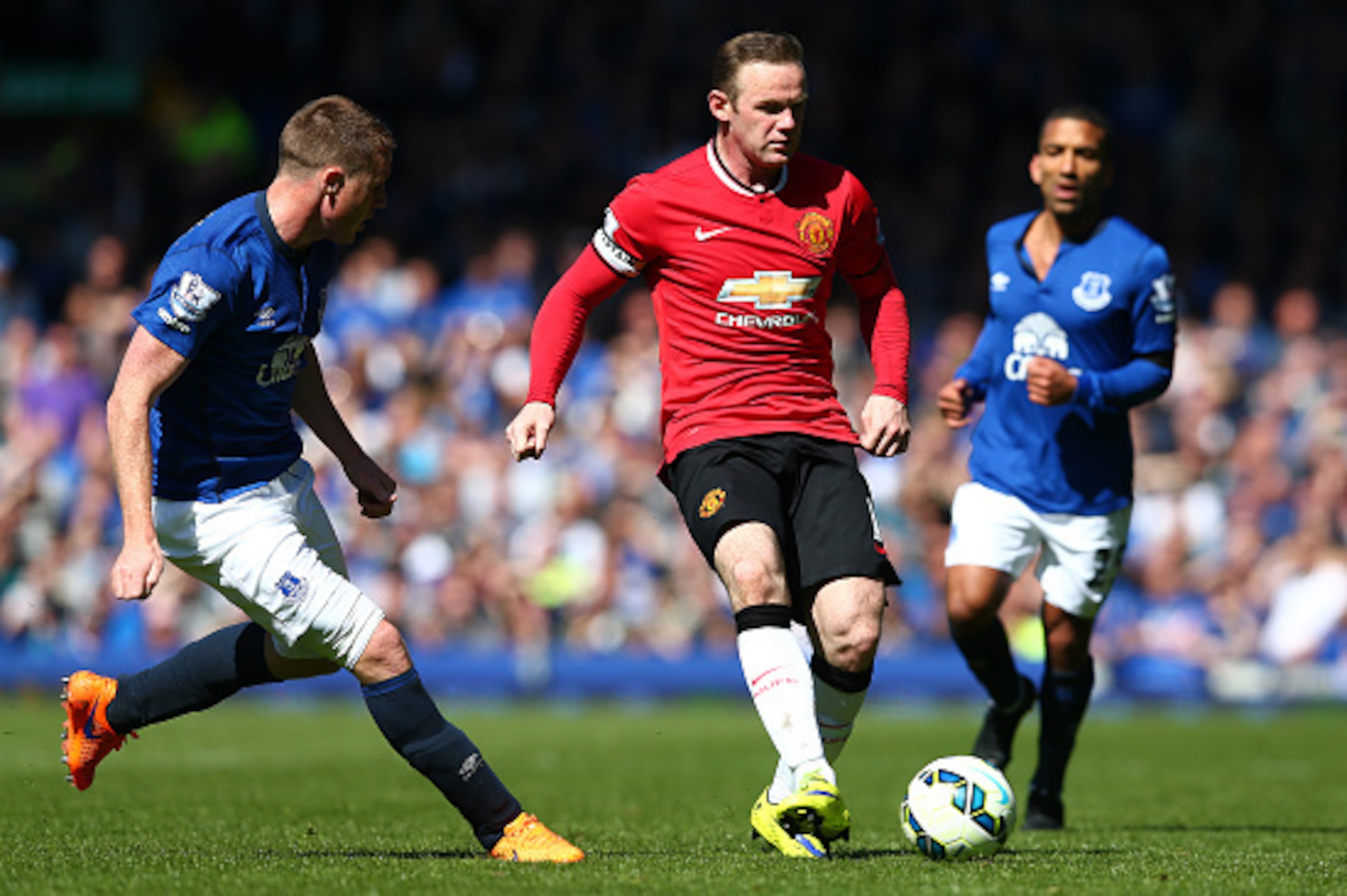 LIVERPOOL, ENGLAND - APRIL 26: Wayne Rooney of Manchester United in action during the Barclays Premier League match between Everton and Manchester United at Goodison Park on April 26, 2015 in Liverpool, England. (Photo by Clive Brunskill/Getty Images) LIVERPOOL, ENGLAND - APRIL 26: Wayne Rooney of Manchester United in action during the Barclays Premier League match between Everton and Manchester United at Goodison Park on April 26, 2015 in Liverpool, England. (Photo by Clive Brunskill/Getty Images)