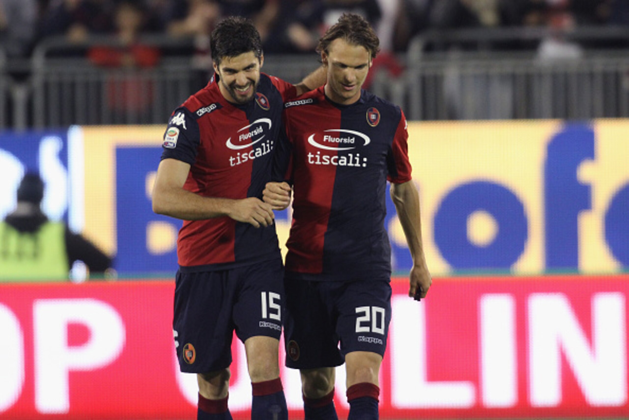 CAGLIARI, ITALY - MAY 04: Albin Ekdal of Cagliari celebrated with the team mates the goal 1-0   during the Serie A match between Cagliari Calcio and Parma FC at Stadio Sant'Elia on May 4, 2015 in Cagliari, Italy.  (Photo by Enrico Locci/Getty Images)