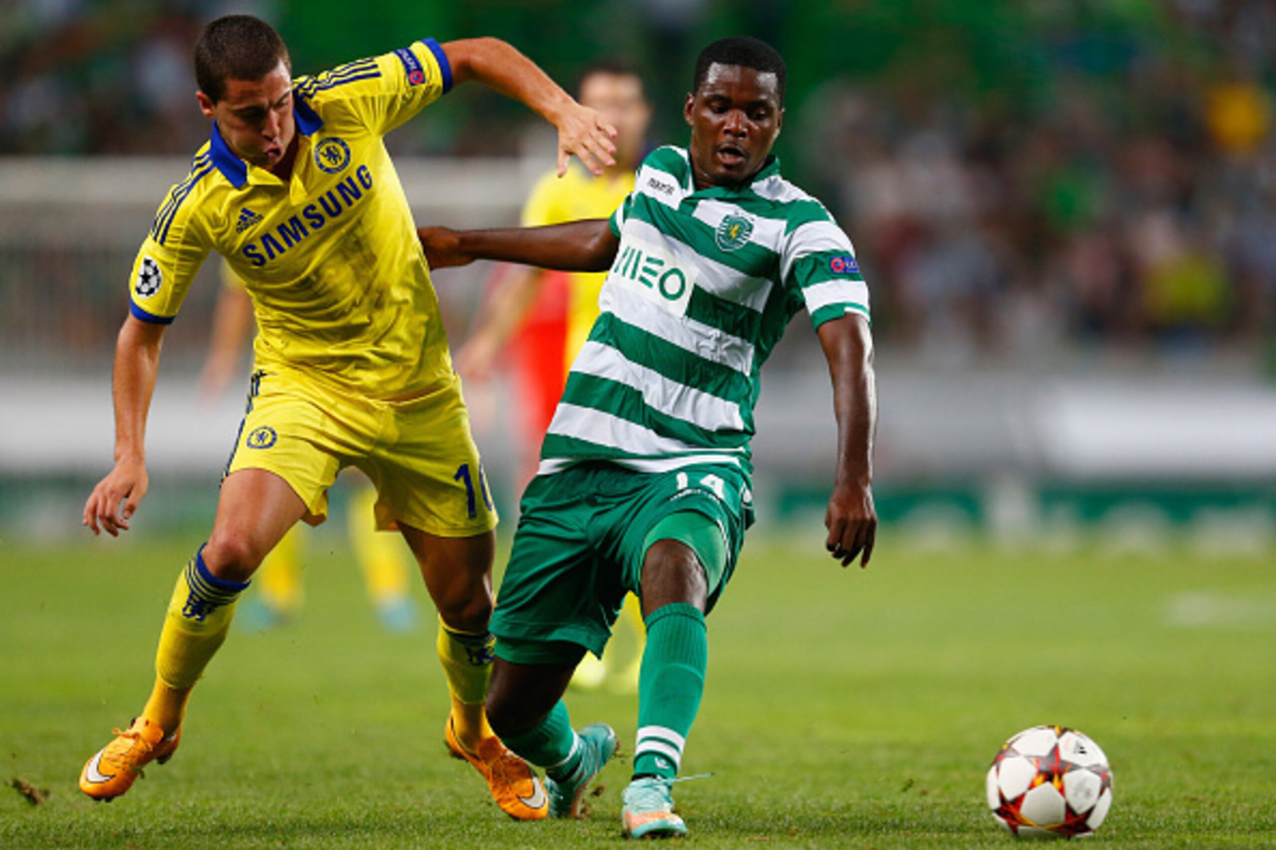 LISBON, PORTUGAL - SEPTEMBER 30:  William Carvalho of Sporting Lisbon battles with Eden Hazard of Chelsea during the UEFA Champions League Group G match between Sporting Clube de Portugal and Chelsea FC at Estadio Jose Alvalade on September 30, 2014 in Li