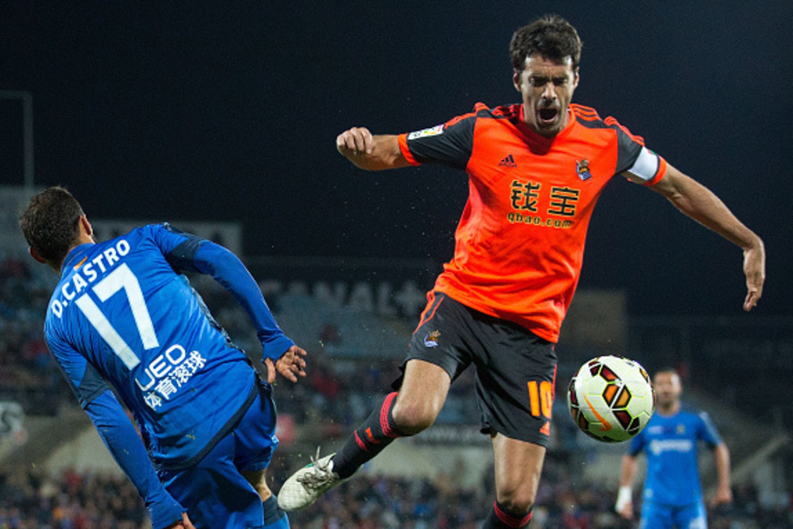 GETAFE, SPAIN - MARCH 16: Diego Castro (L) of Getafe CF tackles Xabi Prieto (R) of Real Sociedad de Futbol during the La Liga match between Getafe CF and Real Sociedad de Futbol at Coliseum Alfonso Perez on March 16, 2015 in Getafe, Spain.  (Photo by Gonz