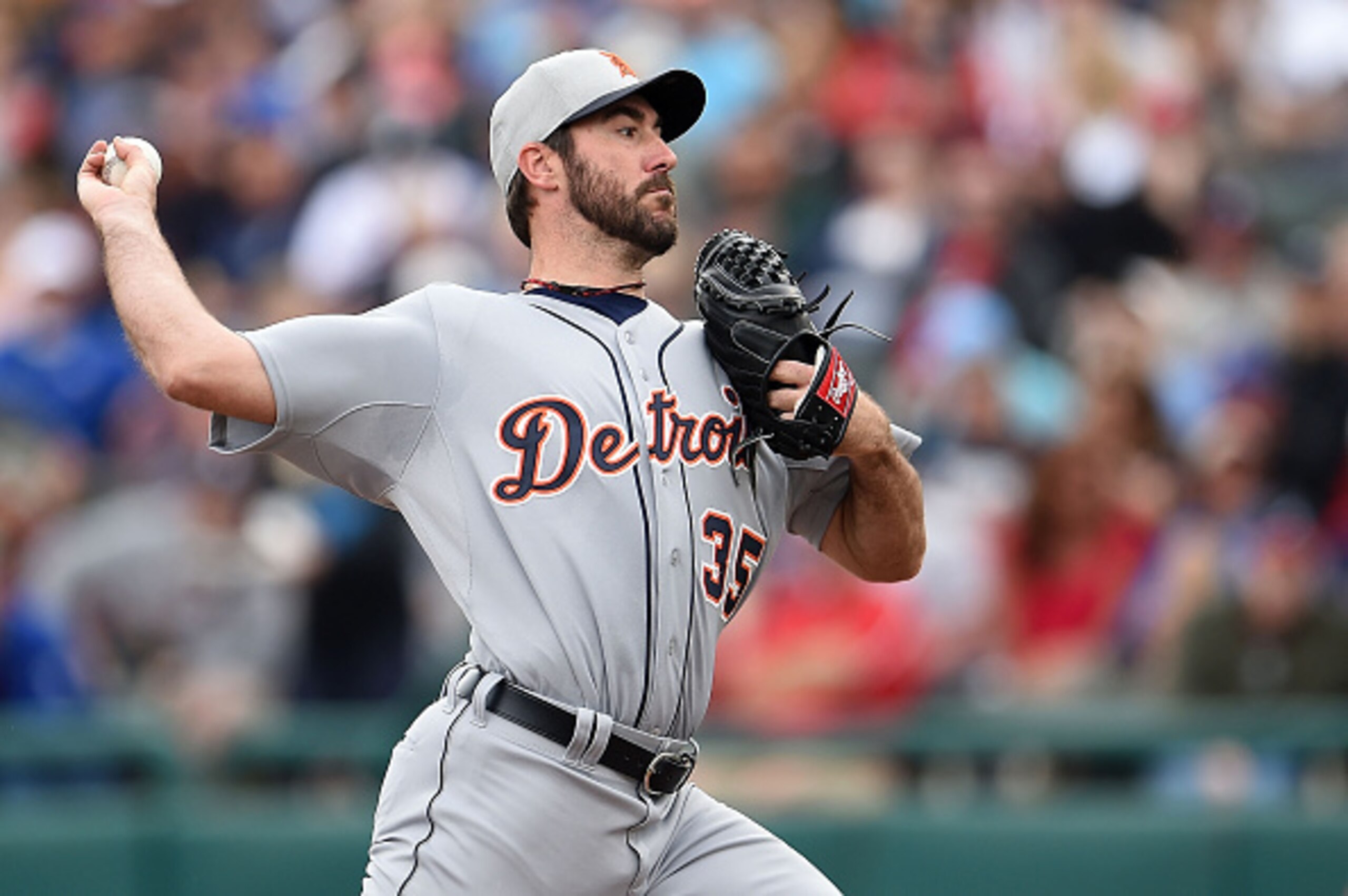 LAKE BUENA VISTA, FL - MARCH 07:  Justin Verlander #35 of the Detroit Tigers throws a pitch during the first inning of a spring training game against the Atlanta Braves at Champion Stadium on March 7, 2015 in Lake Buena Vista, Florida.  (Photo by Stacy Re