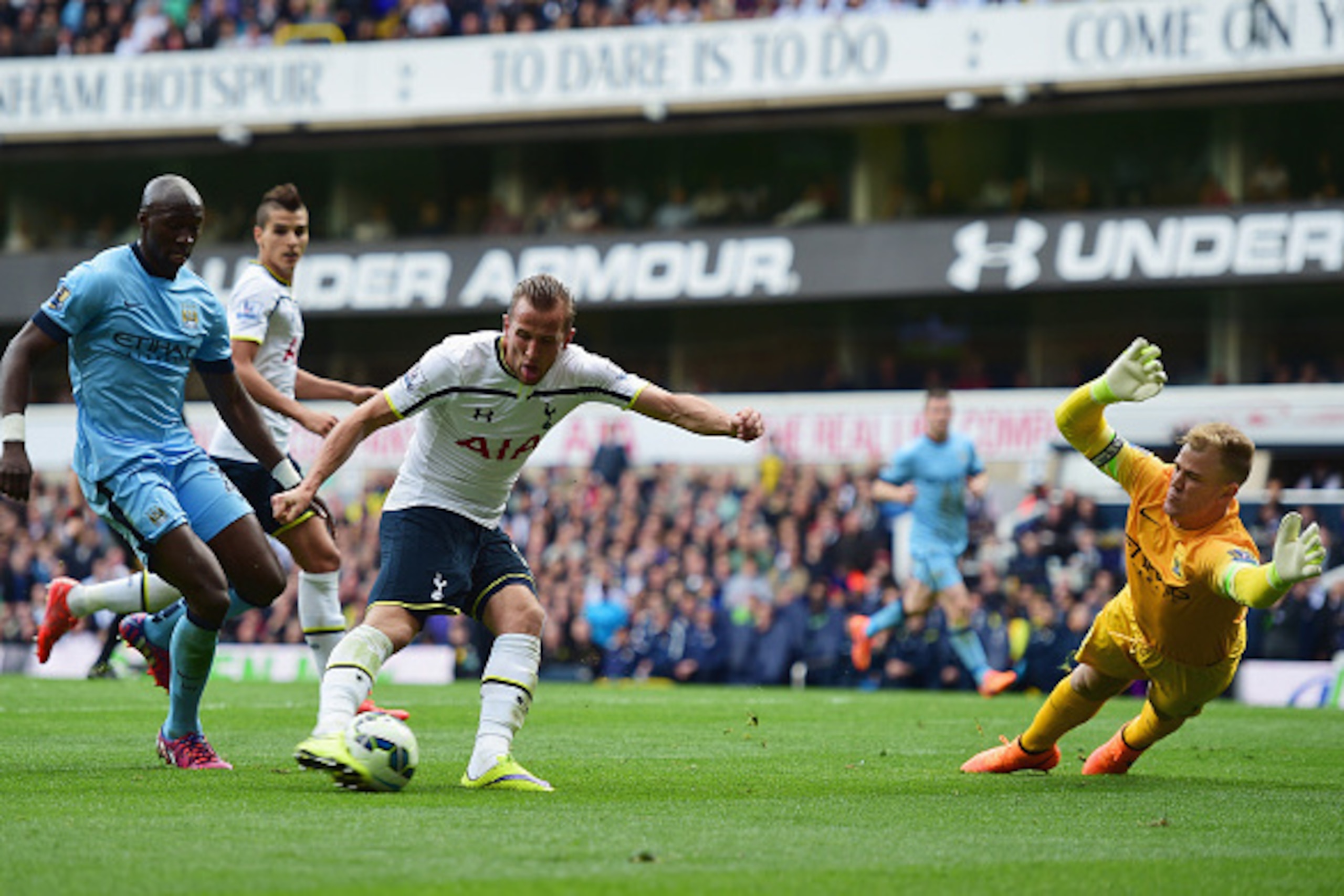 LONDON, ENGLAND - MAY 03:  Harry Kane of Spurs is foiled by goalkeeper Joe Hart of Manchester City  during the Barclays Premier League match between Tottenham Hotspur and Manchester City at White Hart Lane on May 3, 2015 in London, England.  (Photo by Jam