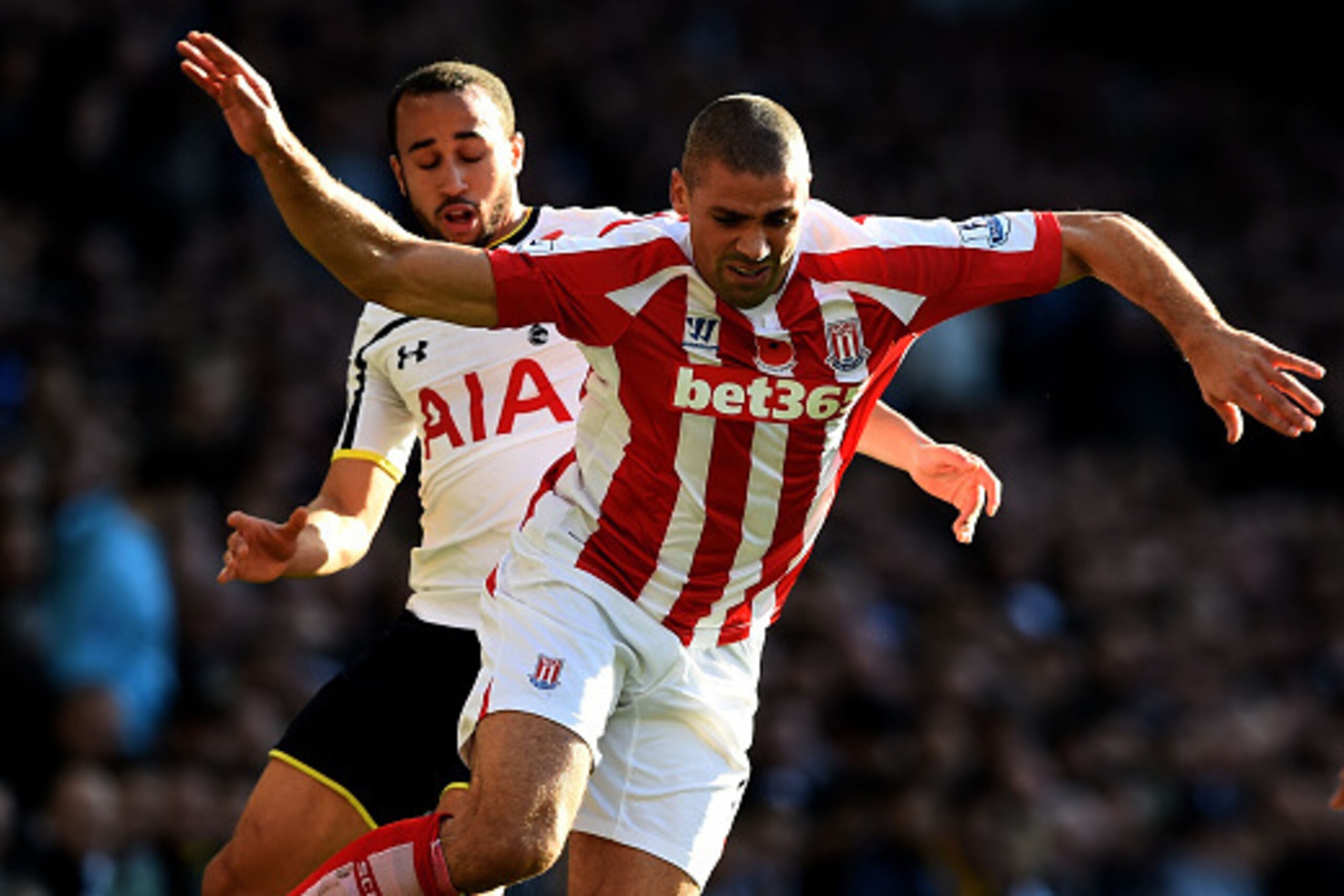 LONDON, ENGLAND - NOVEMBER 09:  Jonathan Walters of Stoke City is challenged by Andros Townsend of Spurs during the Barclays Premier League match between Tottenham Hotspur and Stoke City at White Hart Lane on November 9, 2014 in London, England.  (Photo b