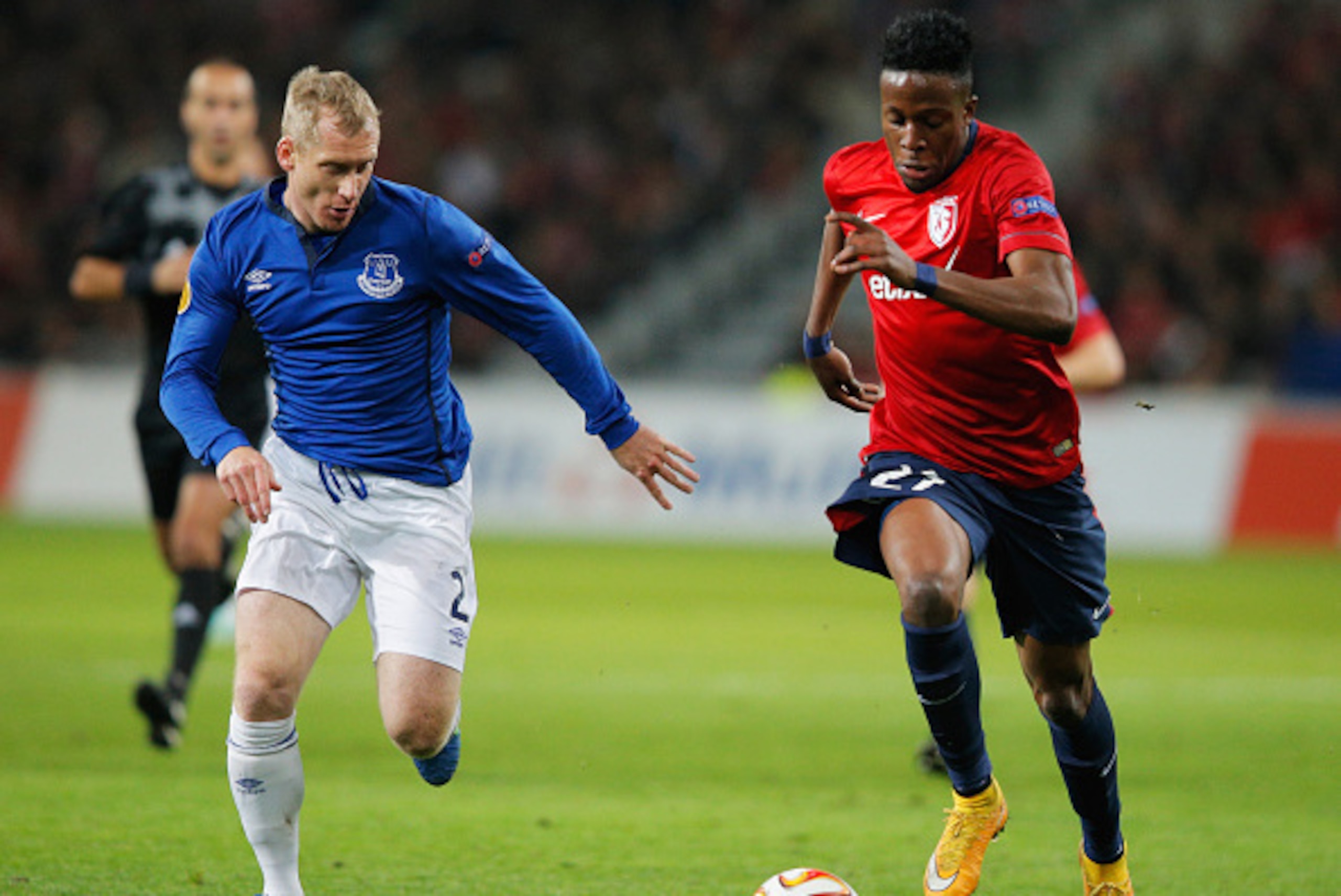 LILLE, FRANCE - OCTOBER 23:  Tony Hibbert of Everton (L) chases Divock Origi of Lille during the UEFA Europa League Group H match between LOSC Lille and Everton at Grand Stade Lille Metropole on October 23, 2014 in Lille, France.  (Photo by Dean Mouhtarop
