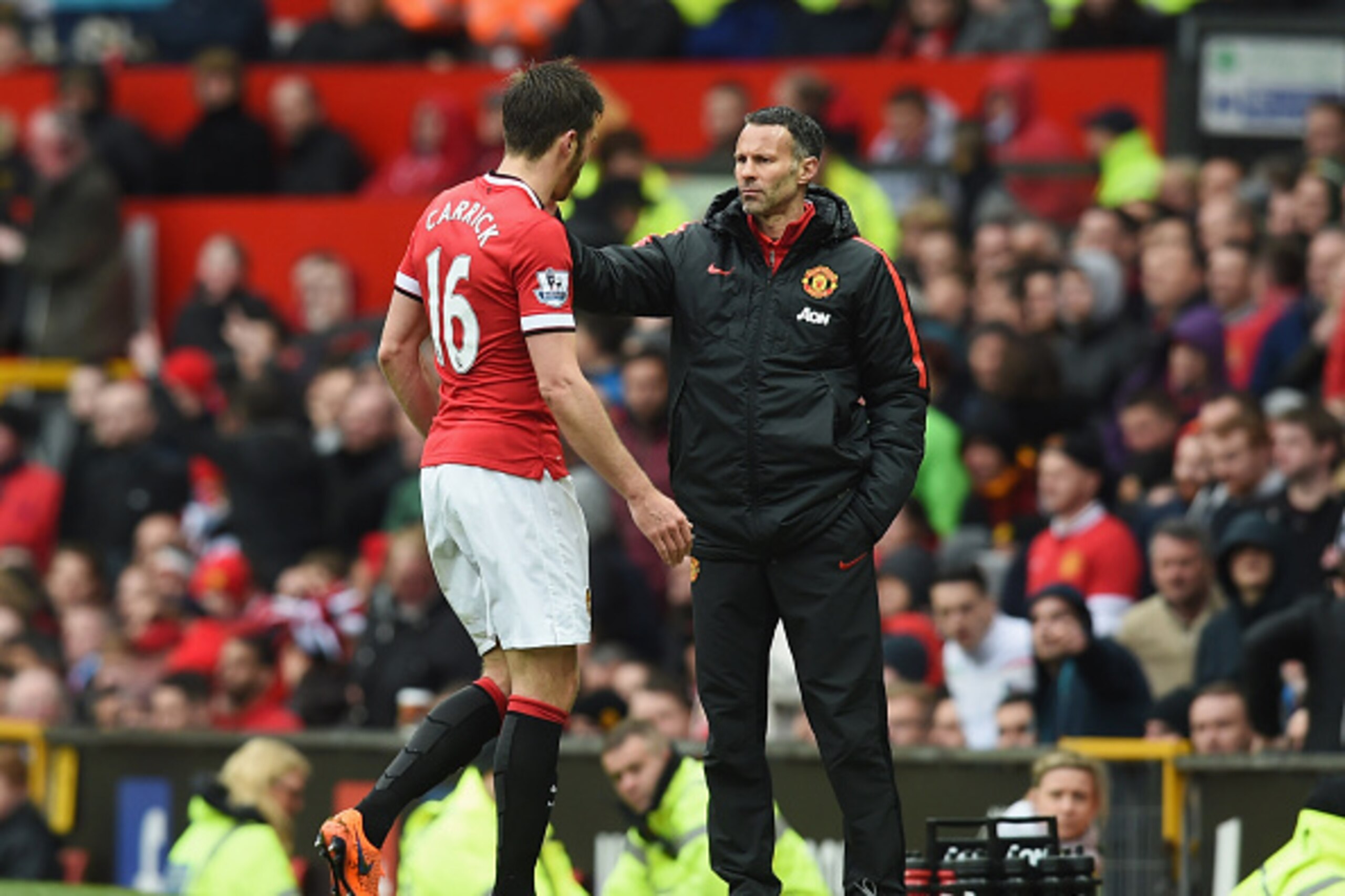 MANCHESTER, ENGLAND - APRIL 12: Ryan Giggs assistant manager of Manchester United talks to Michael Carrick of Manchester United as he leaves the pitch during the Barclays Premier League match between Manchester United and Manchester City at Old Trafford MANCHESTER, ENGLAND - APRIL 12: Ryan Giggs assistant manager of Manchester United talks to Michael Carrick of Manchester United as he leaves the pitch during the Barclays Premier League match between Manchester United and Manchester City at Old Trafford