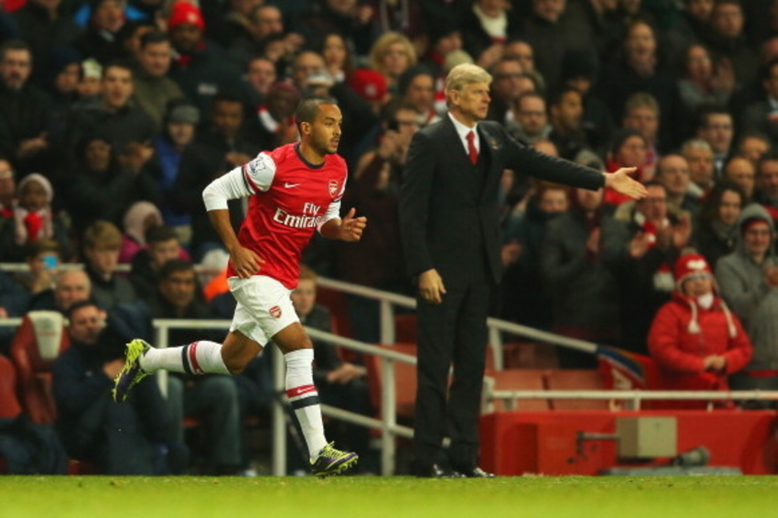 LONDON, ENGLAND - NOVEMBER 23: Theo Walcott of Arsenal comes on a substitute watched by manager Arsene Wenger during the Barclays Premier League match between Arsenal and Southampton at Emirates Stadium on November 23, 2013 in London, England.  (Photo by 