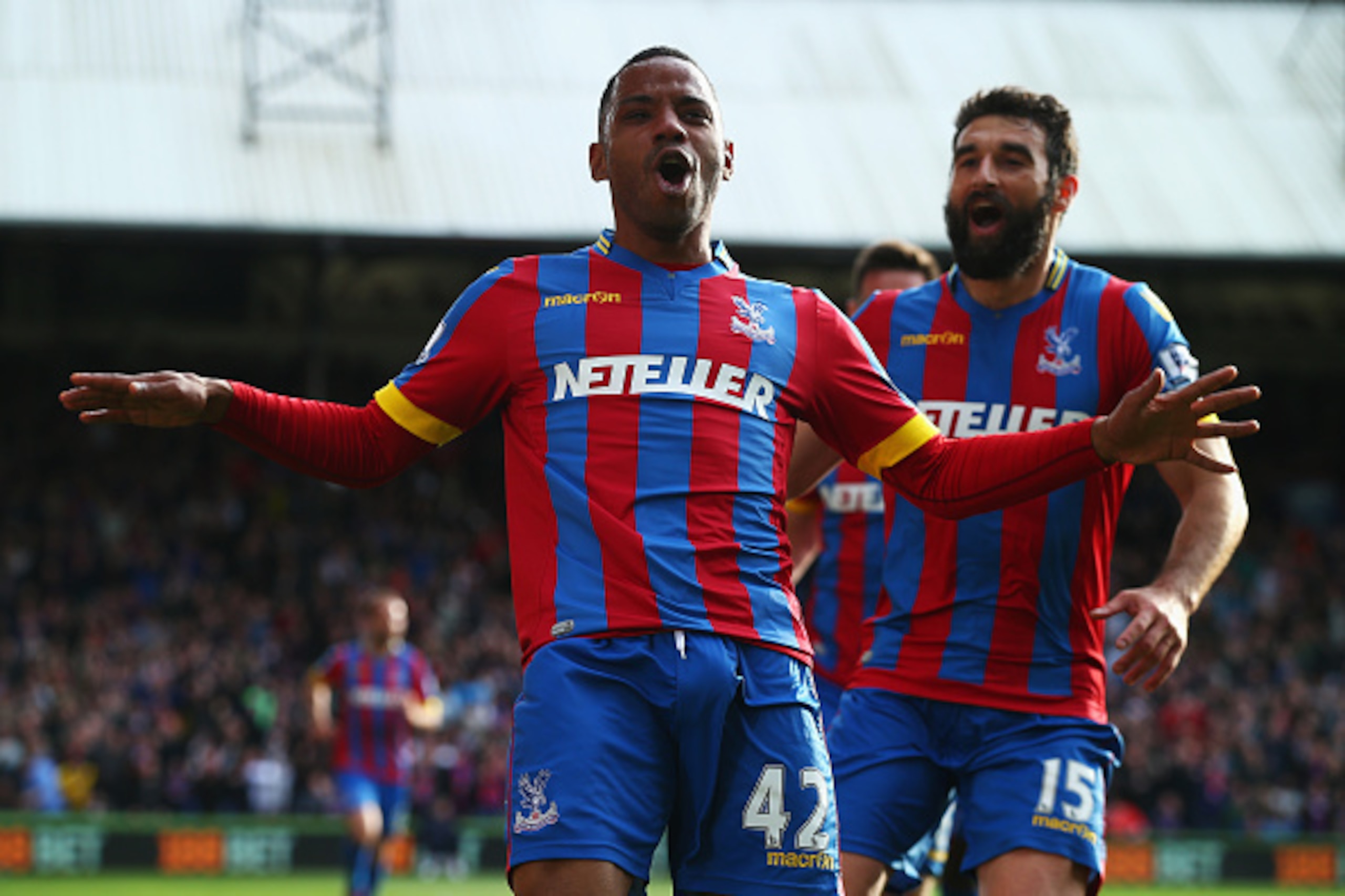LONDON, ENGLAND - MAY 09:  Jason Puncheon of Crystal Palace celebrates his team's first goal with Mile Jedinak during the Barclays Premier League match between Crystal Palace and Manchester United at Selhurst Park on May 9, 2015 in London, England.  (Phot