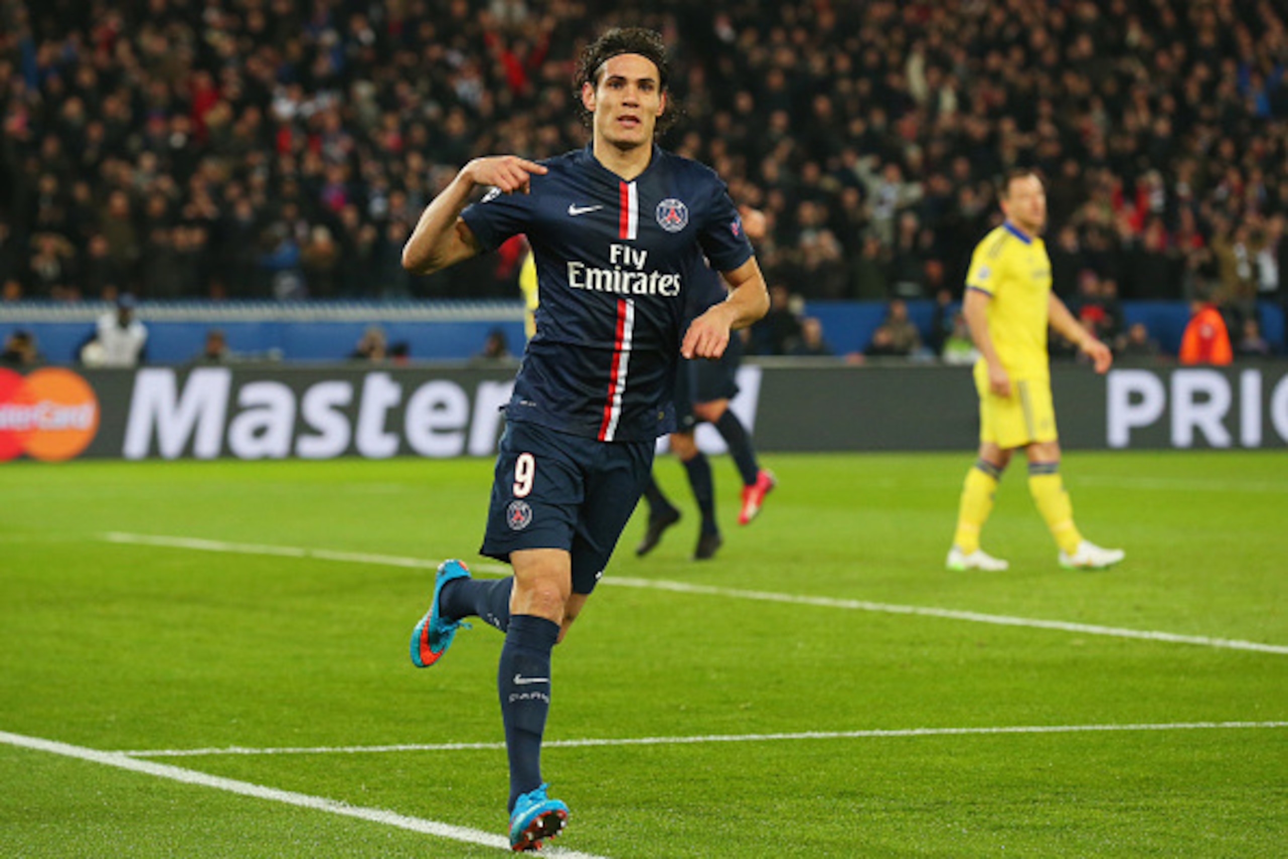 PARIS, FRANCE - FEBRUARY 17:  Edinson Cavani of Paris Saint-Germain celebrates as he scores their first and equalising goal during the UEFA Champions League Round of 16 match between Paris Saint-Germain and Chelsea at Parc des Princes on February 17, 2015