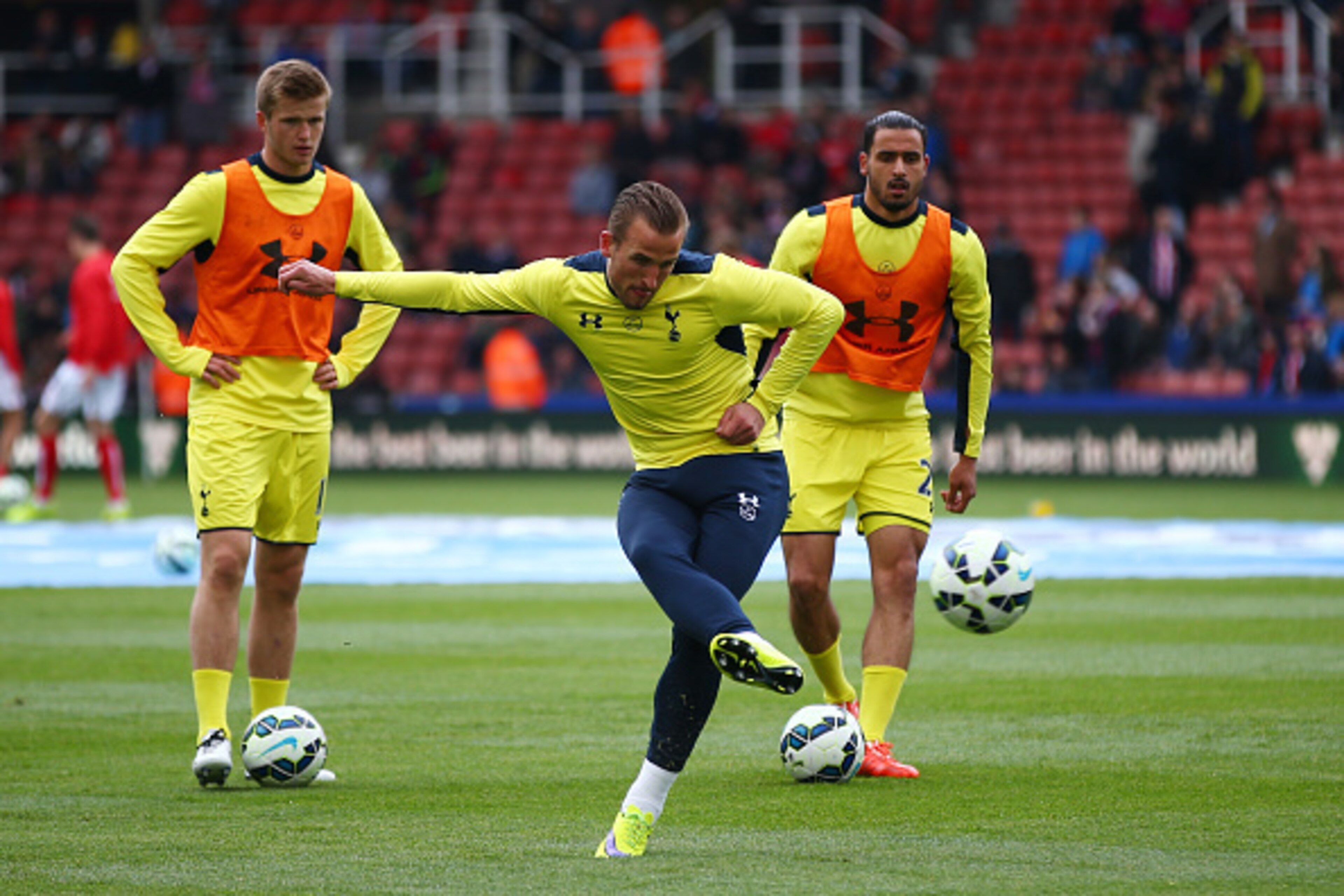 STOKE ON TRENT, ENGLAND - MAY 09: Harry Kane of Tottenham Hotspur shoots in the warm up prior to the Barclays Premier League match between Stoke City and Tottenham Hotspur at Britannia Stadium on May 9, 2015 in Stoke on Trent, England.  (Photo by Matthew 